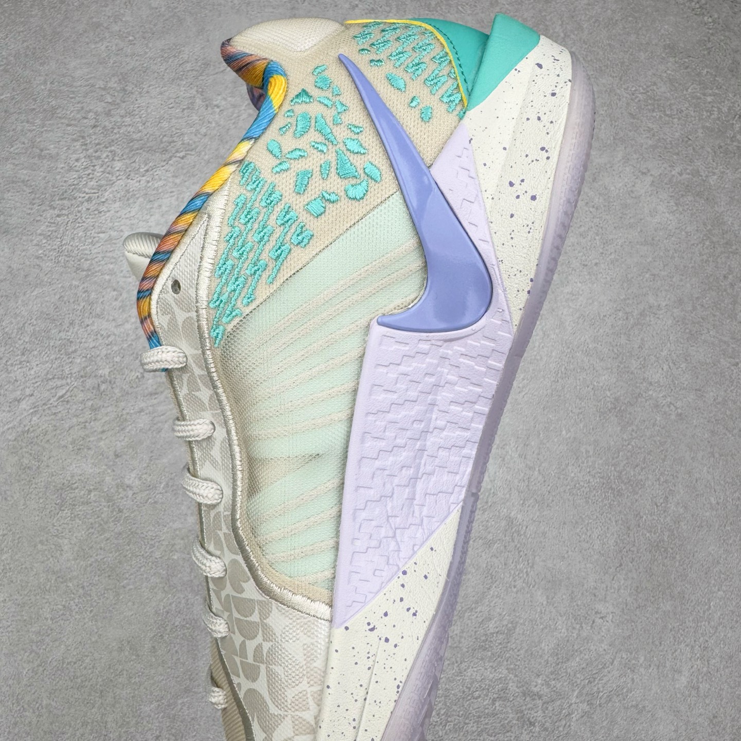 图片[7]-＃Max/灭世 NK Sabrina 2 萨布丽娜二代签名减震防滑低帮篮球鞋 Titan联名 HQ1846-001 革新登场🌪🔝颠覆革新出货‼️缓震配置独家革新！实战属性直接拉满👊🏻实战天花板上限再度提升！实战亲测-性能体验吊打国产同价位鞋款 ⚫️前掌扇形zoom➕增配中足抗扭片➕增配后掌马蹄ZOOM气垫（正品仅配置前掌扇形zoom） 完美解决 正品抗扭不足问题 ⚫️采用科比5代鞋楦以及龙骨数据打造！前后落差仅6mm！小科5实至名归！ ⚫️鞋身➕鞋头增配高频补强层，提升鞋头以及脚踝支撑性 ⚫️鞋垫采用高弹缓震垫材质-磨合一场直接贴合脚型☑️ ⚫️外底加厚2mm，升级止滑配方，磨合一次，抓地原地起飞 后卫旗舰有且只在灭世纯原（支持市场任意货品正面PK） 真材实料，肉眼可见！革新升级绝非空穴来风！灭世纯原内外兼修，用态度诠释最强实战货品👊🏻 尺码：39-46（尺码建议：标准亚洲楦 无需大半码）-选品中心