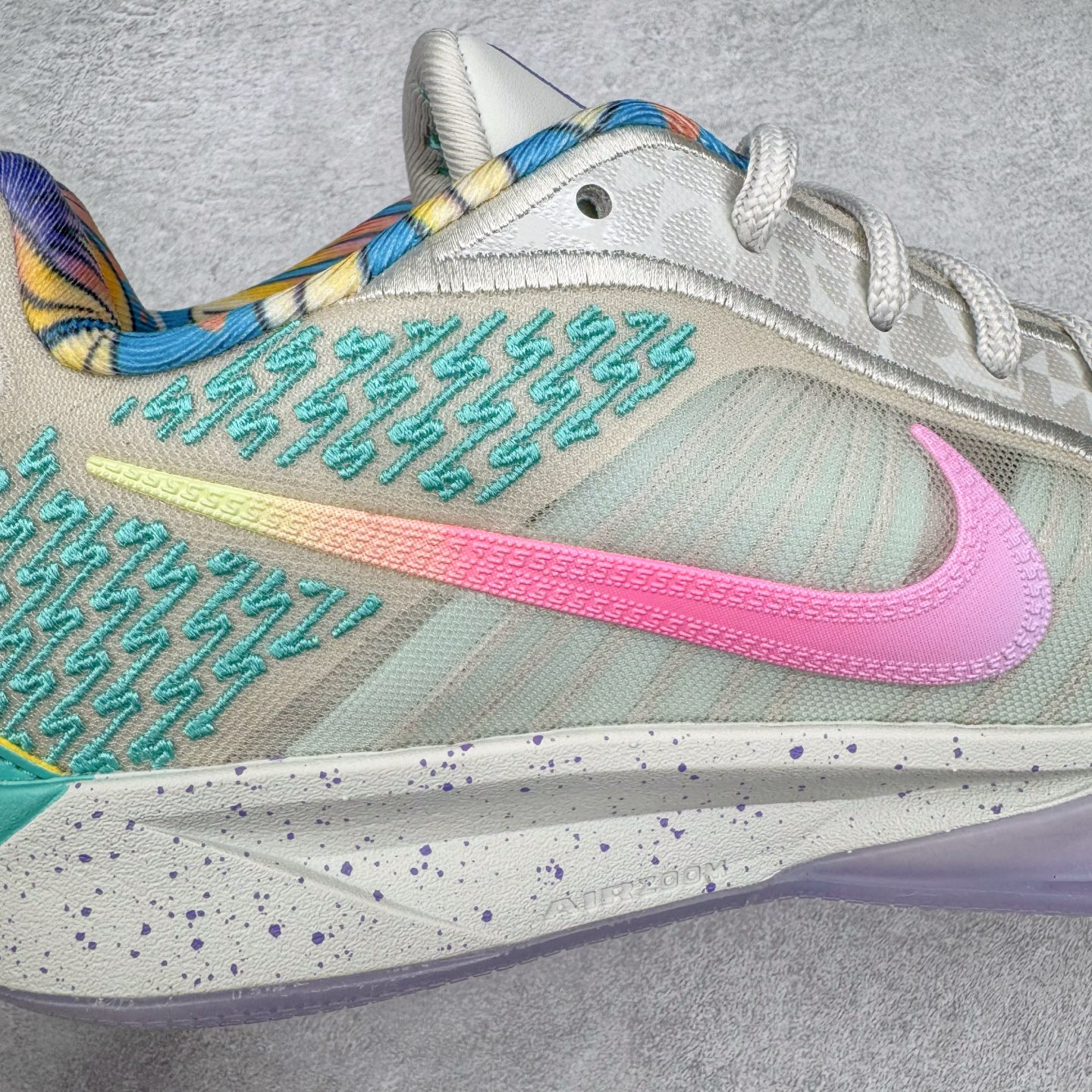 图片[18]-＃Max/灭世 NK Sabrina 2 萨布丽娜二代签名减震防滑低帮篮球鞋 Titan联名 HQ1846-001 革新登场🌪🔝颠覆革新出货‼️缓震配置独家革新！实战属性直接拉满👊🏻实战天花板上限再度提升！实战亲测-性能体验吊打国产同价位鞋款 ⚫️前掌扇形zoom➕增配中足抗扭片➕增配后掌马蹄ZOOM气垫（正品仅配置前掌扇形zoom） 完美解决 正品抗扭不足问题 ⚫️采用科比5代鞋楦以及龙骨数据打造！前后落差仅6mm！小科5实至名归！ ⚫️鞋身➕鞋头增配高频补强层，提升鞋头以及脚踝支撑性 ⚫️鞋垫采用高弹缓震垫材质-磨合一场直接贴合脚型☑️ ⚫️外底加厚2mm，升级止滑配方，磨合一次，抓地原地起飞 后卫旗舰有且只在灭世纯原（支持市场任意货品正面PK） 真材实料，肉眼可见！革新升级绝非空穴来风！灭世纯原内外兼修，用态度诠释最强实战货品👊🏻 尺码：39-46（尺码建议：标准亚洲楦 无需大半码）-选品中心