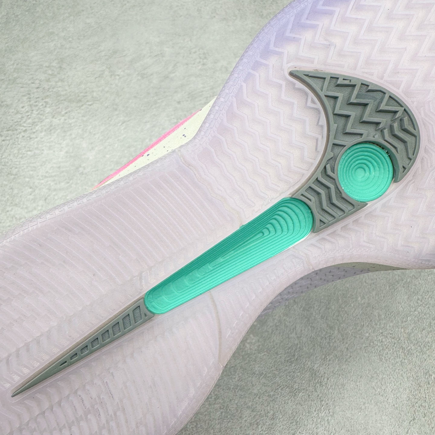 图片[20]-＃Max/灭世 NK Sabrina 2 萨布丽娜二代签名减震防滑低帮篮球鞋 Titan联名 HQ1846-001 革新登场🌪🔝颠覆革新出货‼️缓震配置独家革新！实战属性直接拉满👊🏻实战天花板上限再度提升！实战亲测-性能体验吊打国产同价位鞋款 ⚫️前掌扇形zoom➕增配中足抗扭片➕增配后掌马蹄ZOOM气垫（正品仅配置前掌扇形zoom） 完美解决 正品抗扭不足问题 ⚫️采用科比5代鞋楦以及龙骨数据打造！前后落差仅6mm！小科5实至名归！ ⚫️鞋身➕鞋头增配高频补强层，提升鞋头以及脚踝支撑性 ⚫️鞋垫采用高弹缓震垫材质-磨合一场直接贴合脚型☑️ ⚫️外底加厚2mm，升级止滑配方，磨合一次，抓地原地起飞 后卫旗舰有且只在灭世纯原（支持市场任意货品正面PK） 真材实料，肉眼可见！革新升级绝非空穴来风！灭世纯原内外兼修，用态度诠释最强实战货品👊🏻 尺码：39-46（尺码建议：标准亚洲楦 无需大半码）-选品中心