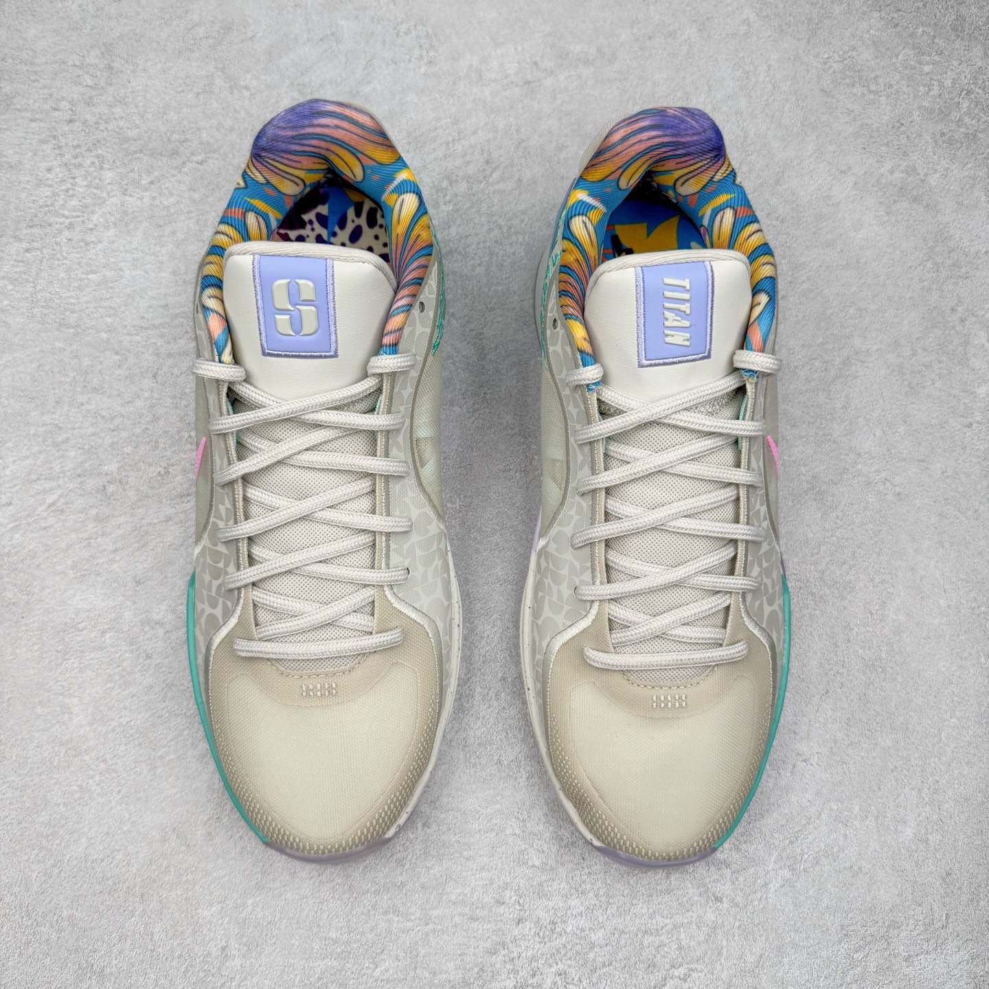 图片[2]-＃Max/灭世 NK Sabrina 2 萨布丽娜二代签名减震防滑低帮篮球鞋 Titan联名 HQ1846-001 革新登场🌪🔝颠覆革新出货‼️缓震配置独家革新！实战属性直接拉满👊🏻实战天花板上限再度提升！实战亲测-性能体验吊打国产同价位鞋款 ⚫️前掌扇形zoom➕增配中足抗扭片➕增配后掌马蹄ZOOM气垫（正品仅配置前掌扇形zoom） 完美解决 正品抗扭不足问题 ⚫️采用科比5代鞋楦以及龙骨数据打造！前后落差仅6mm！小科5实至名归！ ⚫️鞋身➕鞋头增配高频补强层，提升鞋头以及脚踝支撑性 ⚫️鞋垫采用高弹缓震垫材质-磨合一场直接贴合脚型☑️ ⚫️外底加厚2mm，升级止滑配方，磨合一次，抓地原地起飞 后卫旗舰有且只在灭世纯原（支持市场任意货品正面PK） 真材实料，肉眼可见！革新升级绝非空穴来风！灭世纯原内外兼修，用态度诠释最强实战货品👊🏻 尺码：39-46（尺码建议：标准亚洲楦 无需大半码）-选品中心