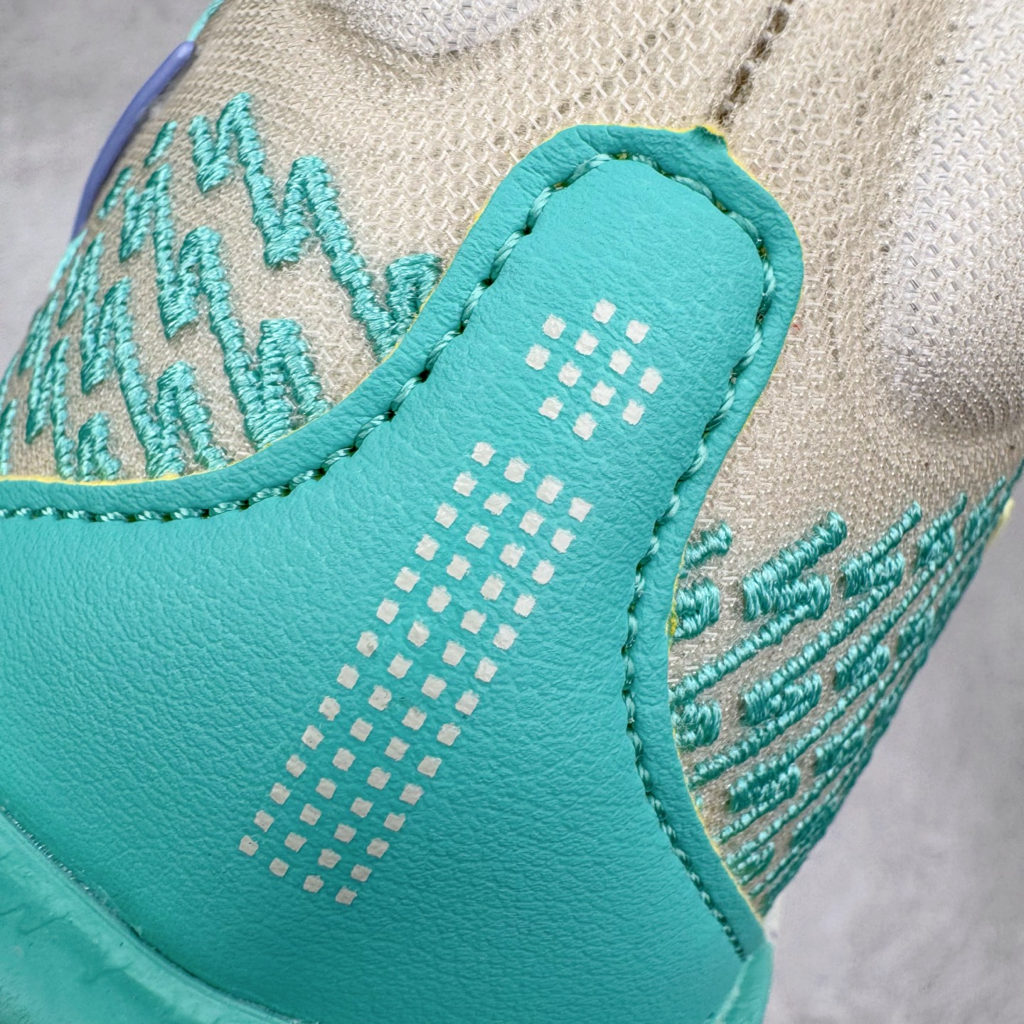 图片[15]-＃Max/灭世 NK Sabrina 2 萨布丽娜二代签名减震防滑低帮篮球鞋 Titan联名 HQ1846-001 革新登场🌪🔝颠覆革新出货‼️缓震配置独家革新！实战属性直接拉满👊🏻实战天花板上限再度提升！实战亲测-性能体验吊打国产同价位鞋款 ⚫️前掌扇形zoom➕增配中足抗扭片➕增配后掌马蹄ZOOM气垫（正品仅配置前掌扇形zoom） 完美解决 正品抗扭不足问题 ⚫️采用科比5代鞋楦以及龙骨数据打造！前后落差仅6mm！小科5实至名归！ ⚫️鞋身➕鞋头增配高频补强层，提升鞋头以及脚踝支撑性 ⚫️鞋垫采用高弹缓震垫材质-磨合一场直接贴合脚型☑️ ⚫️外底加厚2mm，升级止滑配方，磨合一次，抓地原地起飞 后卫旗舰有且只在灭世纯原（支持市场任意货品正面PK） 真材实料，肉眼可见！革新升级绝非空穴来风！灭世纯原内外兼修，用态度诠释最强实战货品👊🏻 尺码：39-46（尺码建议：标准亚洲楦 无需大半码）-选品中心