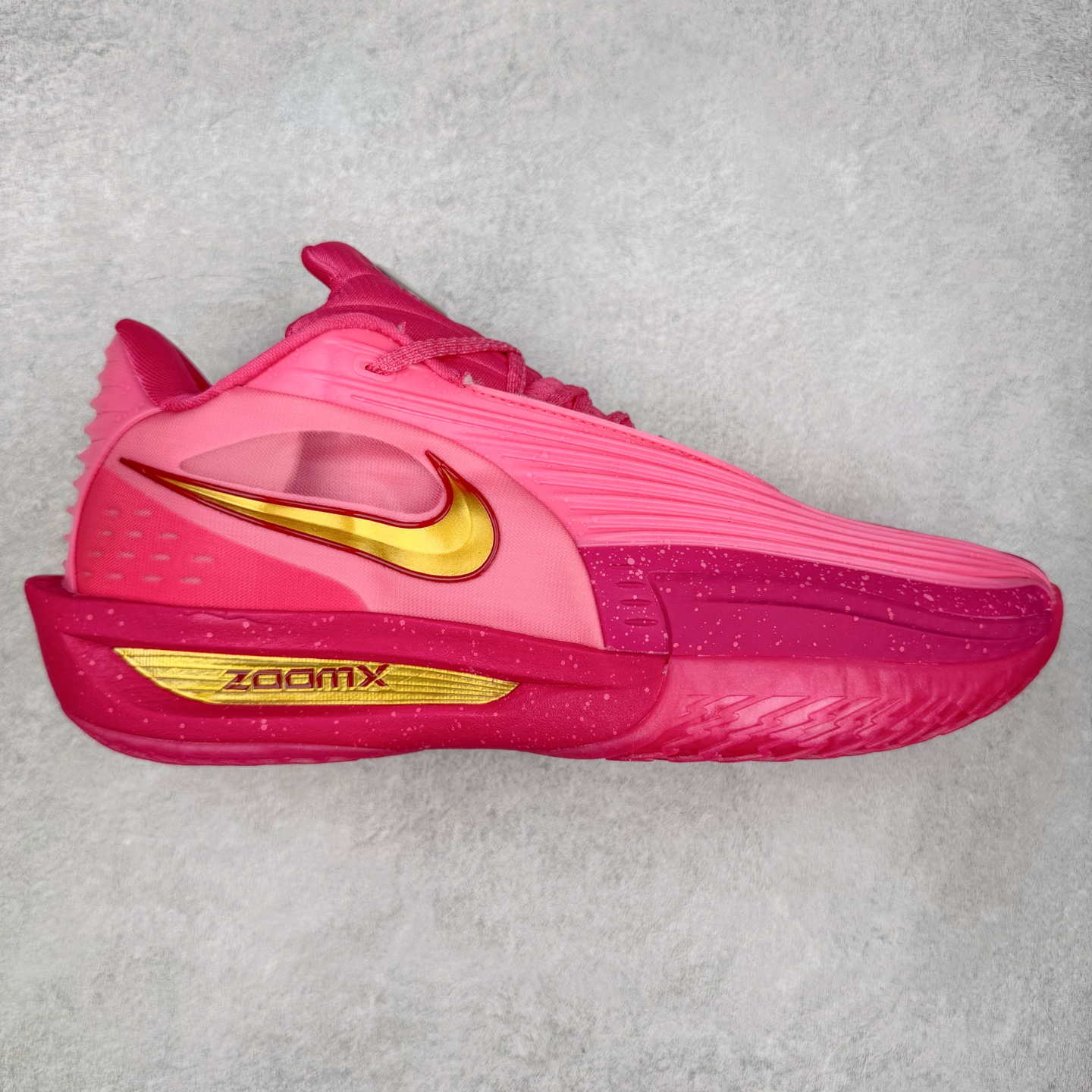 NK AIR ZOOM G.T. Cut实战篮球鞋 鞋身整体以多色拼接为主 全掌REACT+ZOOM STROBEL+后跟ZOOM 离地面更近的设计提供更快的反应速度 轻质双层网质鞋面 鞋面部分区域加强提供更好的控制力 低密度材料制成的鞋舌轻质舒适 后跟处分别配有“GT”字样和全新的鞋款系列Logo 男女鞋 尺码：36 36.5 37.5 38 38.5 39 40 40.5 41 42 42.5 43 44 44.5 45 46-选品中心