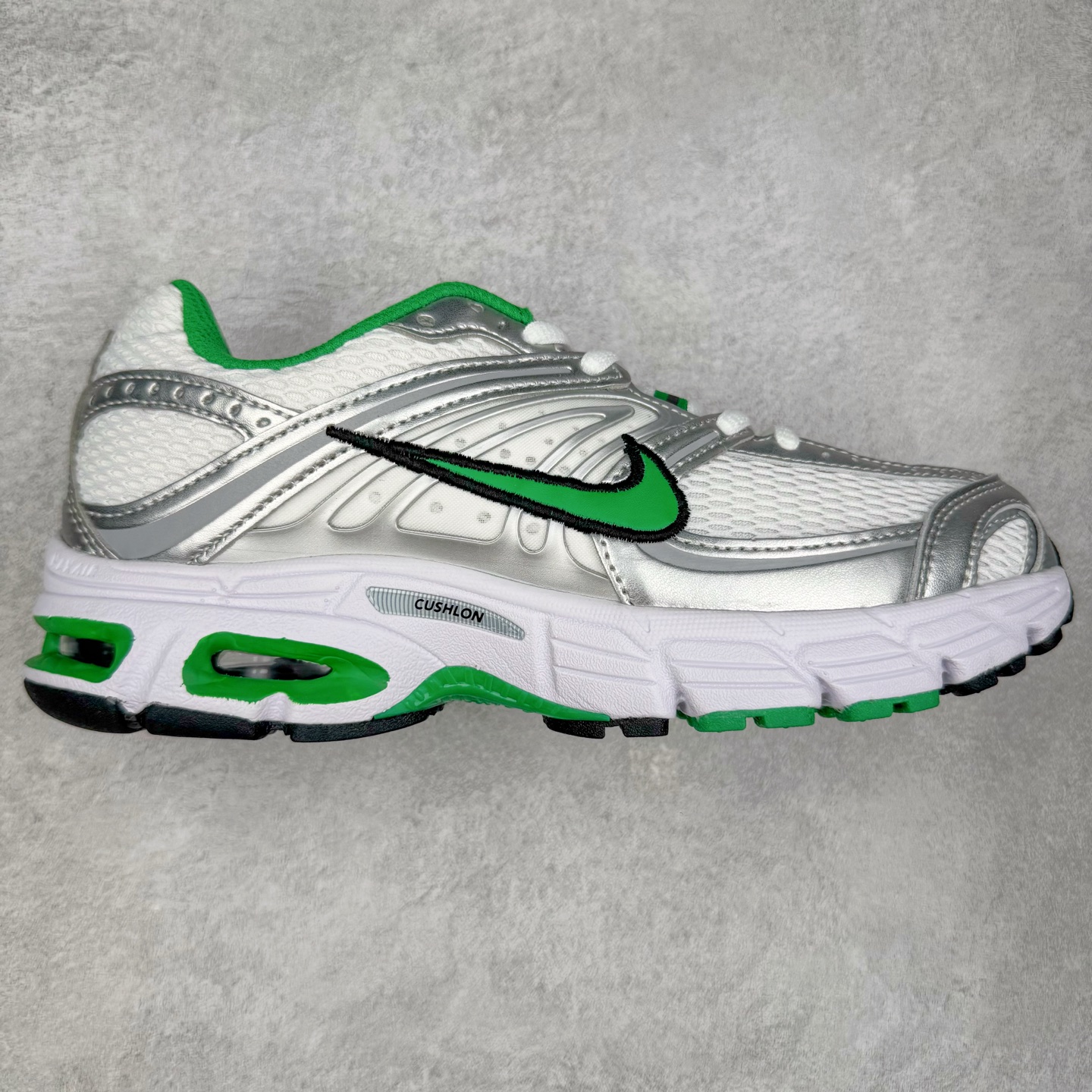 NK Air Max Moto 2K 舒适百搭耐磨 低帮跑步鞋 实拍调校N版已经零色差零失真 百分百还原实物色彩所见即所得 不存在货不对板色差等低级问题 选购参考实物拍摄 不混卖不参货 只用心做好货严格选品 承诺混一赔十 尺码：36 36.5 37.5 38 38.5 39 40 40.5 41 42 42.5 43 44 44.5 45-选品中心