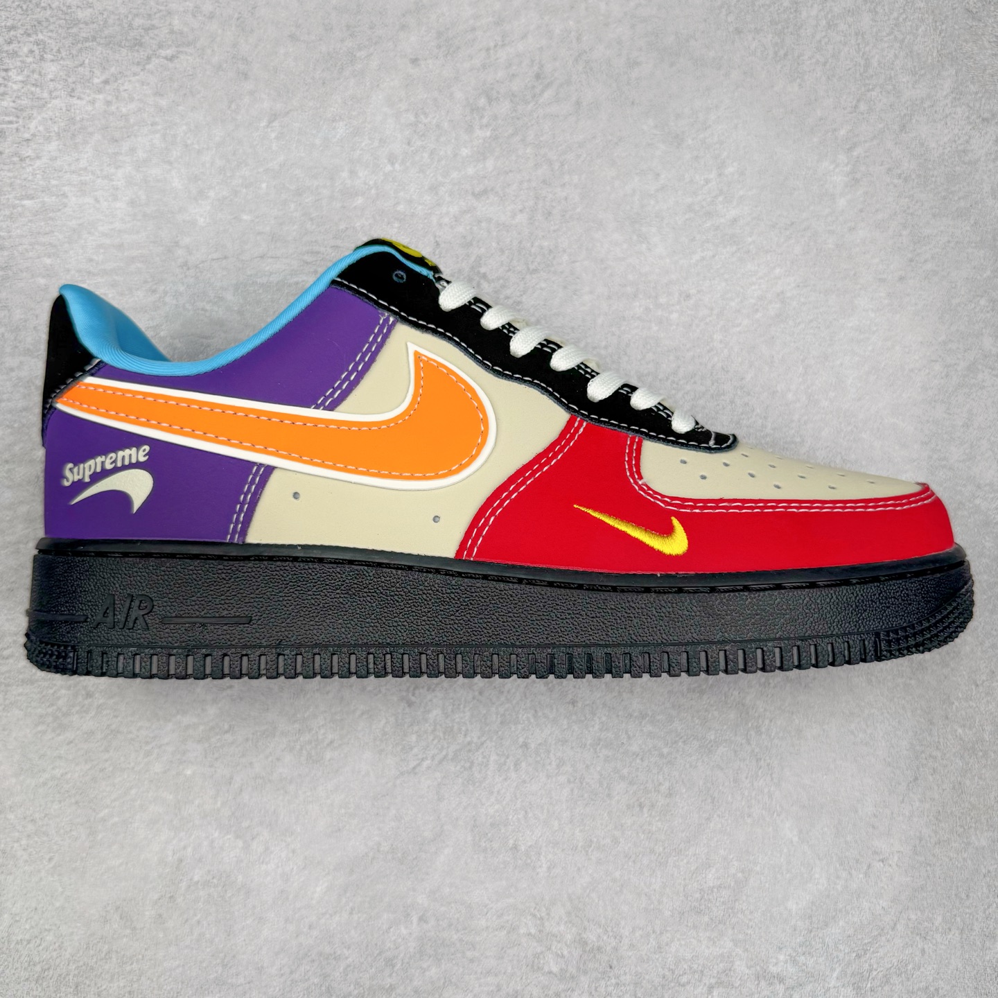 NK Air Force 1´07 Low 空军一号低帮百搭休闲运动板鞋 KB1688-004 柔软、弹性十足的缓震性能和出色的中底设计 横跨复古与现代的外型结合 造就出风靡全球 三十多年的Force 1 直到今天还深受青睐 实拍调校N版已经零色差零失真 百分百还原实物色彩所见即所得 不存在货不对板色差等低级问题 选购参考实物拍摄 不混卖不参货 只用心做好货严格选品 承诺混一赔十 尺码：36 36.5 37.5 38 38.5 39 40 40.5 41 42 42.5 43 44 44.5 45-选品中心