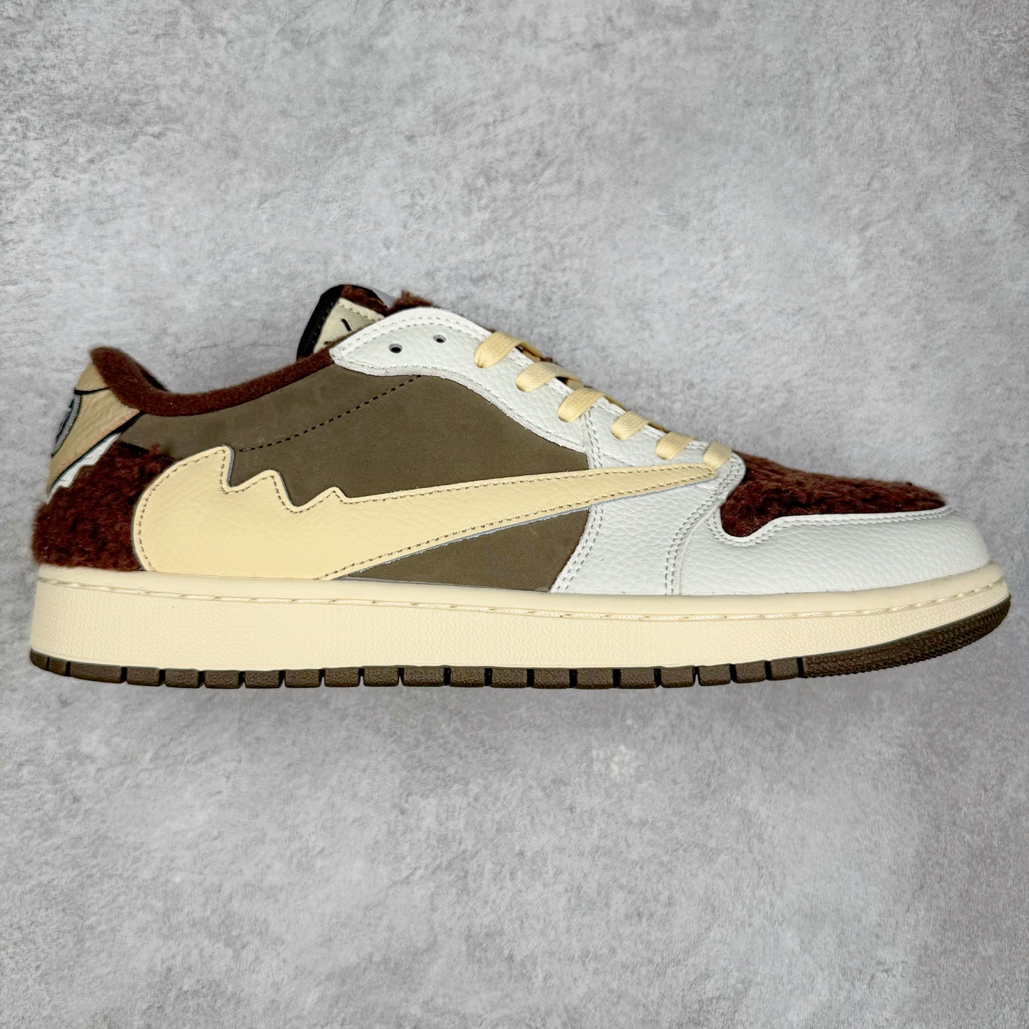 TS x Air Jordan AJ1 Low 倒钩低帮联名定制配色 XS7089-605 原厂内置气垫魔块 A模大底 头层小牛皮 鞋舌AJ原厂专用牛津布+AJ专用反口珍珠布+原厂无杂质高弹内里海棉+特殊封边弹力鞋带 实拍调校N版已经零色差零失真 百分百还原实物色彩所见即所得 不存在货不对板色差等低级问题 选购参考实物拍摄 不混卖不参货 只用心做好货严格选品 承诺混一赔十 尺码：36 36.5 37.5 38 38.5 39 40 40.5 41 42 42.5 43 44 44.5 45-选品中心