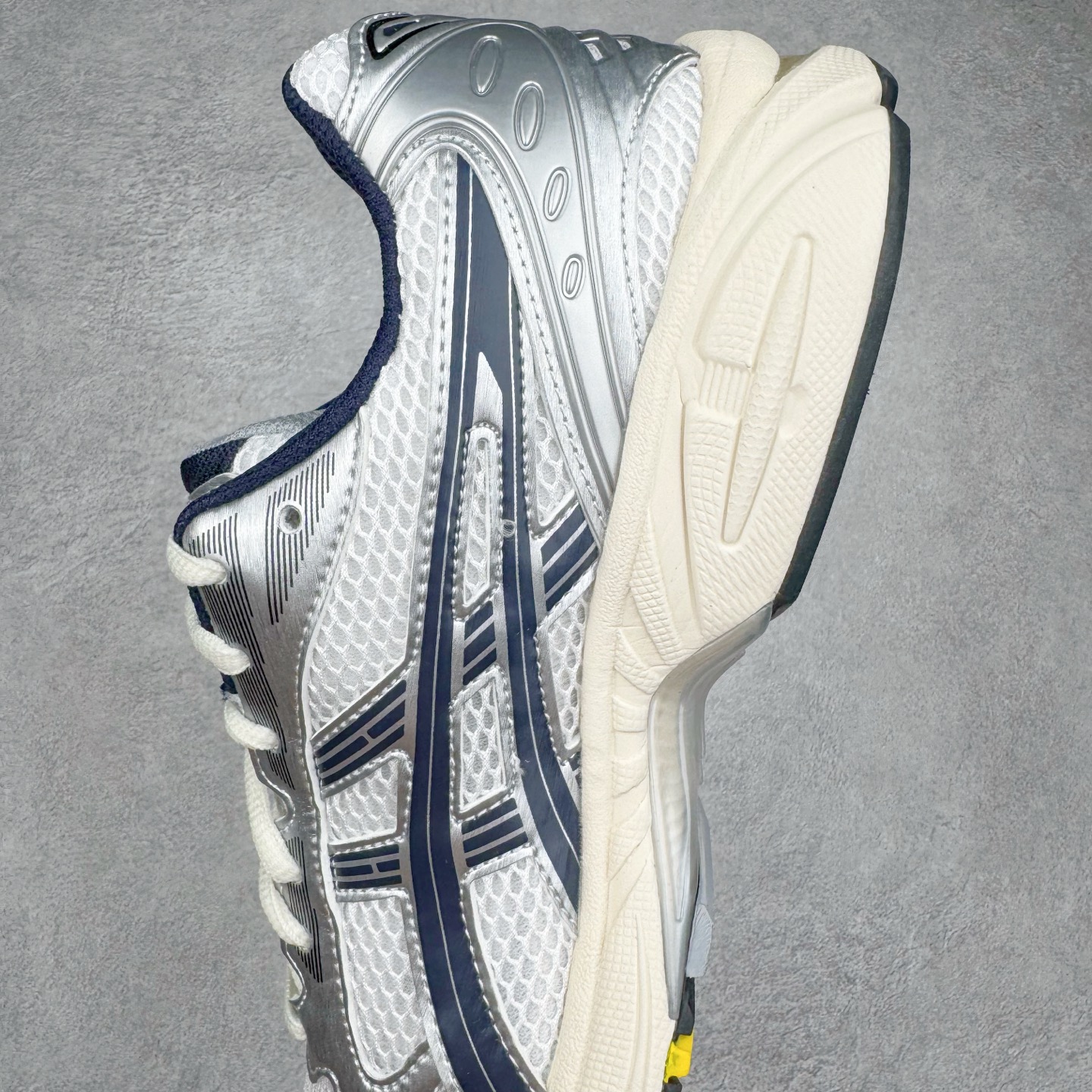 图片[7]-＃ZC总裁 Asics Gel-Kayano K14 亚瑟士系列复古舒适织物合成革减震防滑耐磨低帮休闲跑步鞋 市场顶级版本 原装纸板楦头开发 独家私模五层组合大底 原厂定制缓震硅胶加持 原盒原配 官方四联吊牌 一比一同步原鞋工艺和用料 鞋面原厂“三明治”多层网布 区别其他同价版本 鞋垫采用原厂OrthoLite欧索莱材质 非普通海玻璃鞋垫 后跟一样采用了GEL缓震胶 整体系列设计非常的科技感 锻炼跑步的同时让你一样时尚百搭 尺码：36 37 37.5 38 39 39.5 40 40.5 41.5 42 42.5 43.5 44 44.5 45 46-选品中心