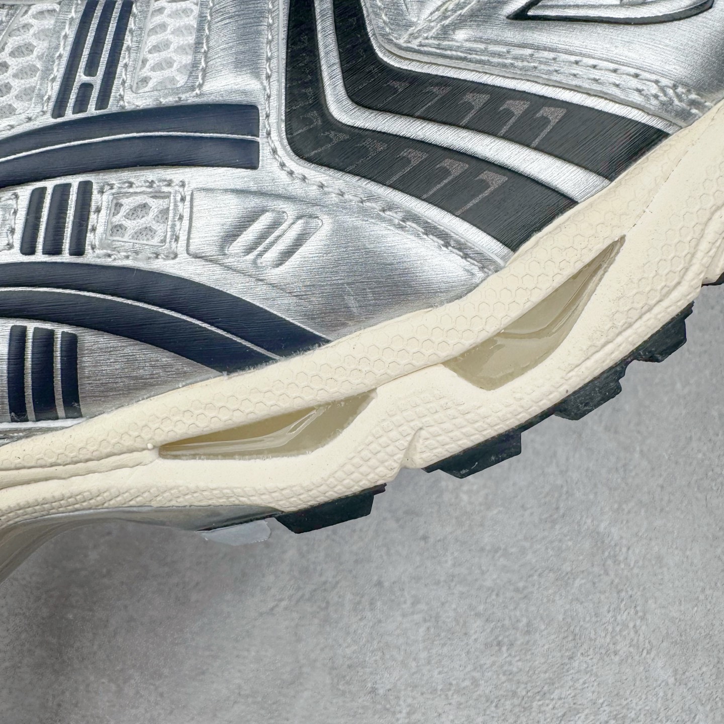 图片[19]-＃ZC总裁 Asics Gel-Kayano K14 亚瑟士系列复古舒适织物合成革减震防滑耐磨低帮休闲跑步鞋 市场顶级版本 原装纸板楦头开发 独家私模五层组合大底 原厂定制缓震硅胶加持 原盒原配 官方四联吊牌 一比一同步原鞋工艺和用料 鞋面原厂“三明治”多层网布 区别其他同价版本 鞋垫采用原厂OrthoLite欧索莱材质 非普通海玻璃鞋垫 后跟一样采用了GEL缓震胶 整体系列设计非常的科技感 锻炼跑步的同时让你一样时尚百搭 尺码：36 37 37.5 38 39 39.5 40 40.5 41.5 42 42.5 43.5 44 44.5 45 46-选品中心