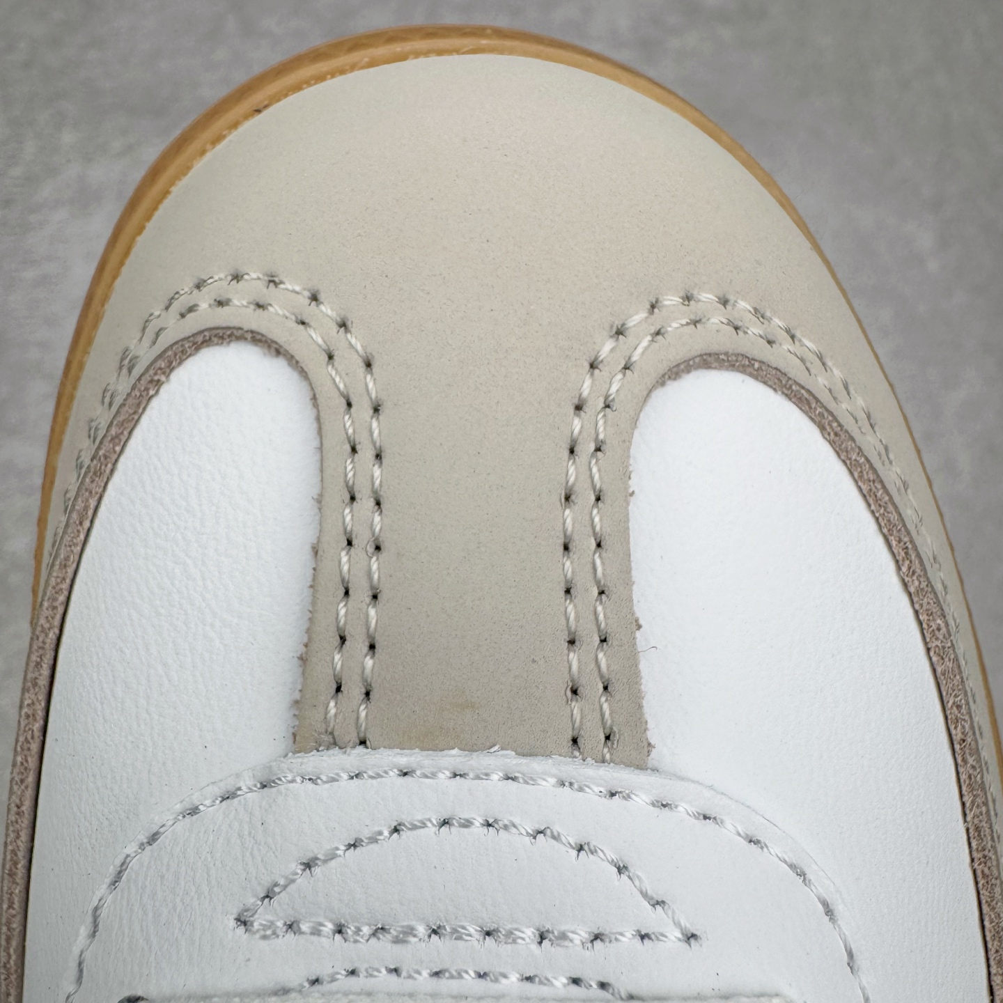 图片[14]-＃R1 AD Original Samba OG 复古经典轻便板鞋 JI2725 口碑大厂出品 品控大底版型不断改良更新 全套原纸板楦头开发 确保原汁原味 完美呈现桑巴版型 一比一鞋头弧度高度鞋身弧度 此版本只针对中端市场 皮料材质有所更替 其他数据细节工艺流程均保持一致 绝不口嗨 细节品控鞋型随意对比 正确烫金高频细节 原装纳米超迁皮料 独家私模橡胶大底 原盒原配 这款桑巴鞋展示了高质量的工艺 带有装饰的超锁缝制和无缝的手感 柔软、柔软的皮革造型和标志性的3条纹完成了精致的外观 正规合身鞋带 鞋面上有绒面鞋垫 橡胶鞋底 享受正畸套筒软感 自50年代首次亮相以来就一直在赢得粉丝的青睐 尺码：35.5 36 36.5 37.5 38 38.5 39 40 40.5 41 42 42.5 43 44 44.5 45-选品中心