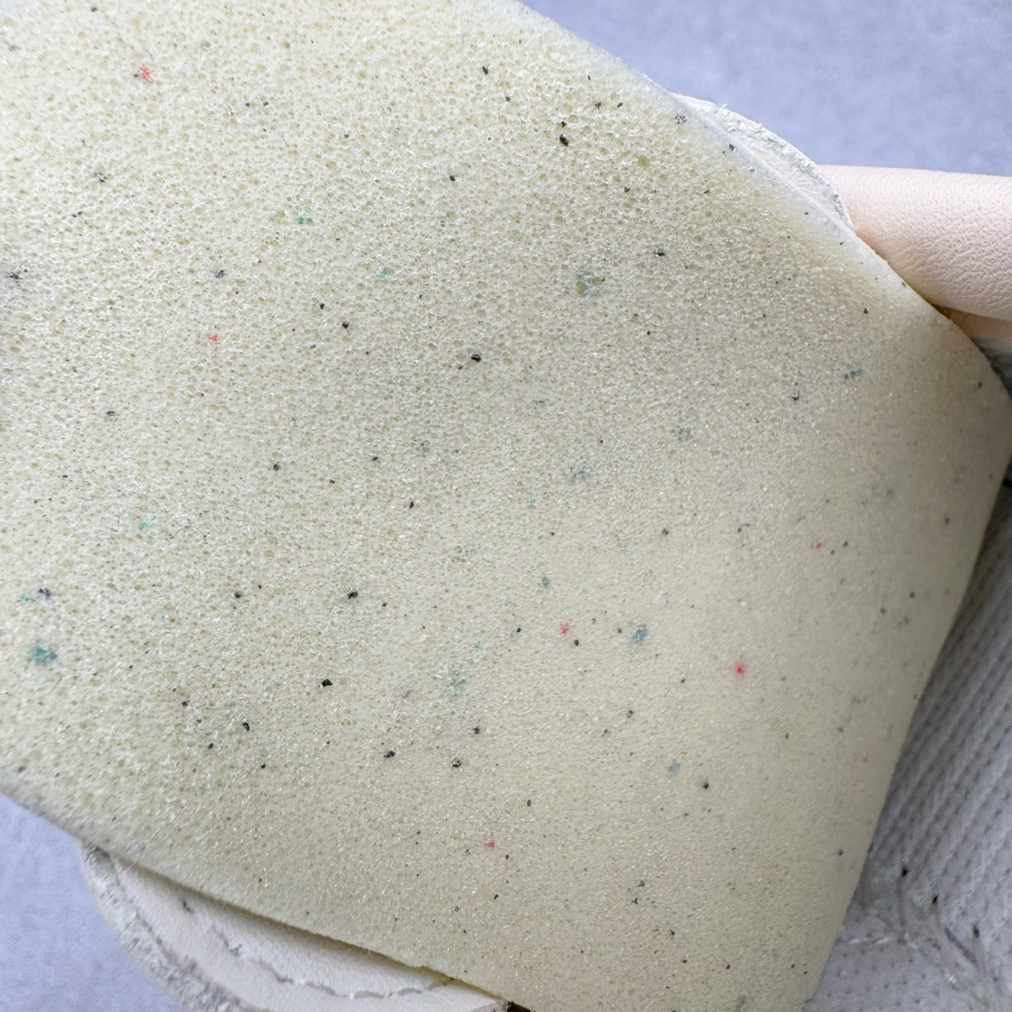 图片[11]-＃R1 AD Original Samba OG 复古经典轻便板鞋 JH7299 口碑大厂出品 品控大底版型不断改良更新 全套原纸板楦头开发 确保原汁原味 完美呈现桑巴版型 一比一鞋头弧度高度鞋身弧度 此版本只针对中端市场 皮料材质有所更替 其他数据细节工艺流程均保持一致 绝不口嗨 细节品控鞋型随意对比 正确烫金高频细节 原装纳米超迁皮料 独家私模橡胶大底 原盒原配 这款桑巴鞋展示了高质量的工艺 带有装饰的超锁缝制和无缝的手感 柔软、柔软的皮革造型和标志性的3条纹完成了精致的外观 正规合身鞋带 鞋面上有绒面鞋垫 橡胶鞋底 享受正畸套筒软感 自50年代首次亮相以来就一直在赢得粉丝的青睐 尺码：35.5 36 36.5 37.5 38 38.5 39 40 40.5 41 42 42.5 43 44 44.5 45-选品中心