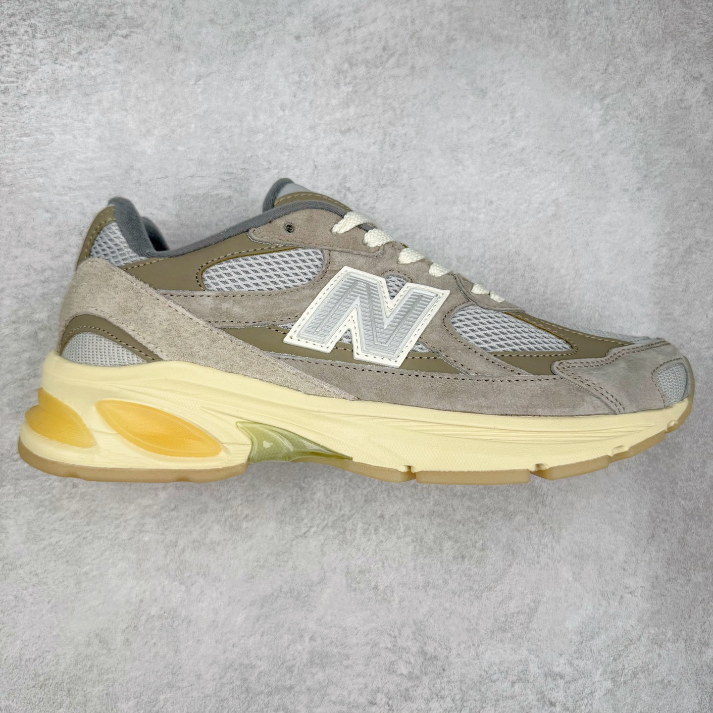 New Balance NB2010系列新百伦经典复古休闲运动板鞋 以ENCAP中底配以升级版 N-ERGY缓震物料 鞋面则采用特色的柔软麂皮搭以NewBalance经典的尼龙网布 低调中还原跑鞋本真 更年轻化的设计理念与材质 让新世代青年得以用全新视角体验经典鞋款的传奇魅力尺码：36 37 37.5 38 38.5 39.5 40 40.5 41.5 42 42.5 43 44 45-选品中心