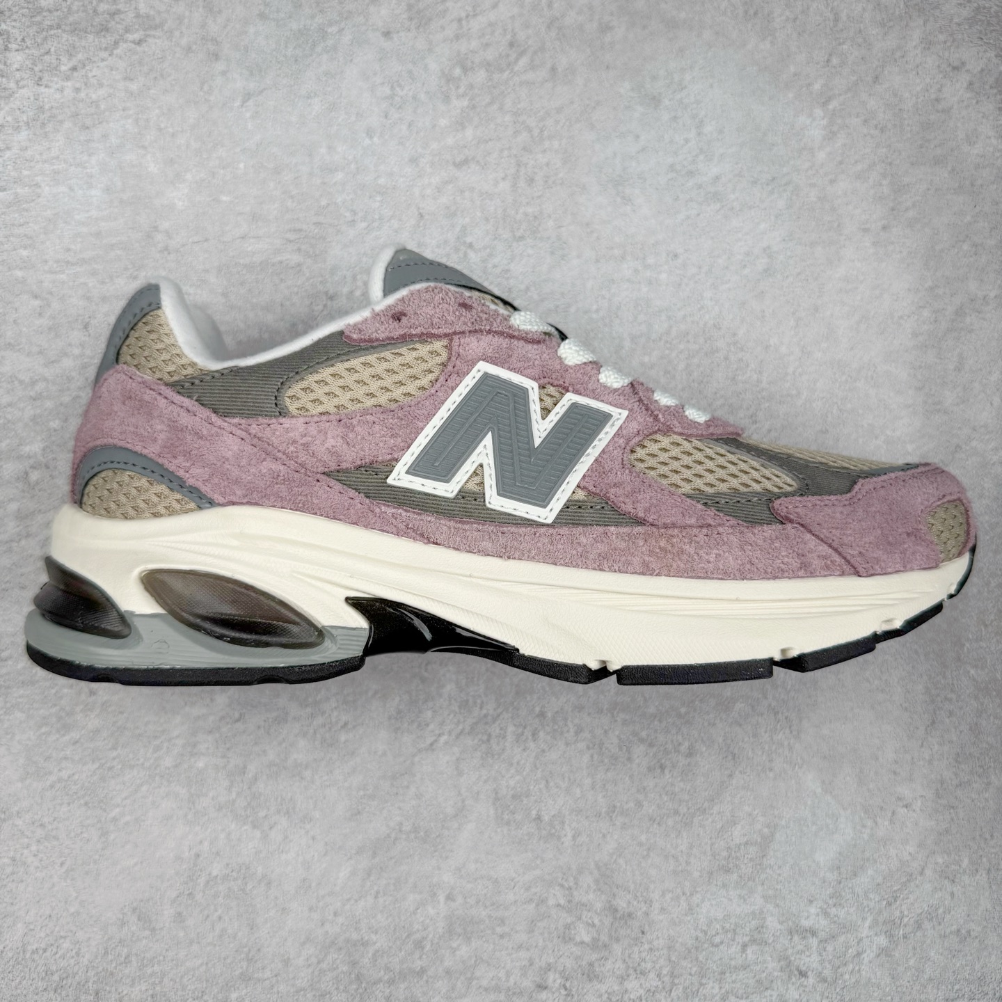 New Balance NB2010系列新百伦经典复古休闲运动板鞋 以ENCAP中底配以升级版 N-ERGY缓震物料 鞋面则采用特色的柔软麂皮搭以NewBalance经典的尼龙网布 低调中还原跑鞋本真 更年轻化的设计理念与材质 让新世代青年得以用全新视角体验经典鞋款的传奇魅力尺码：36 37 37.5 38 38.5 39.5 40 40.5 41.5 42 42.5 43 44 45-选品中心