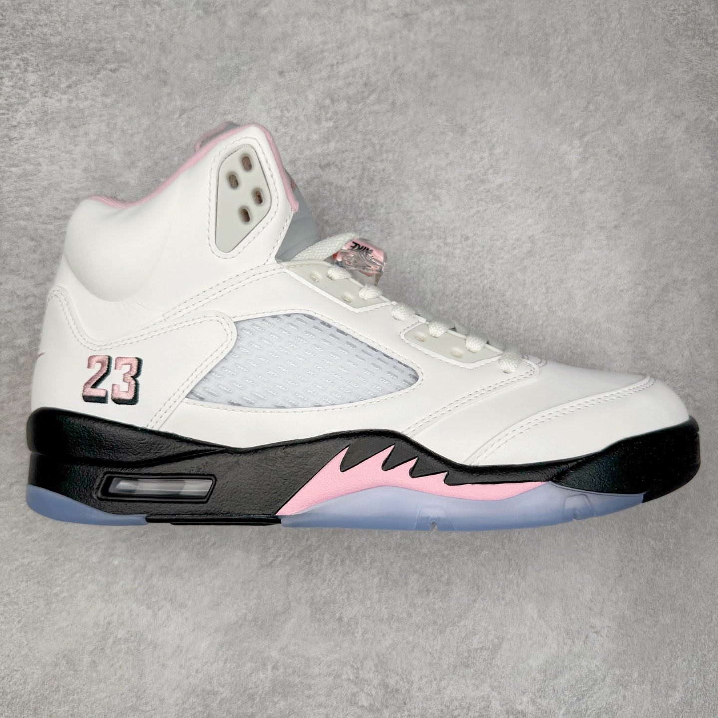 ＃纯原 Air Jordan AJ5 OG 35周年 白粉黑HQ7978-102 SZ原厂全套原楦原纸板磨具开发 原厂皮料加持 原厂港宝加持定型后跟R度完美 同源原厂电绣 飞人针数密度立体效果一致 原厂拉帮手法 原厂配置纸衬高频鞋盒 原厂指令配双鞋带 原厂TPU网格鞋带扣 超高鞋面清洁度 最高QC检验标准 控制溢胶瑕疵 到手可放心比对发售原鞋 上脚百分百充正驾驭 尺码：40 40.5 41 42 42.5 43 44 44.5 45 46 47.5-选品中心