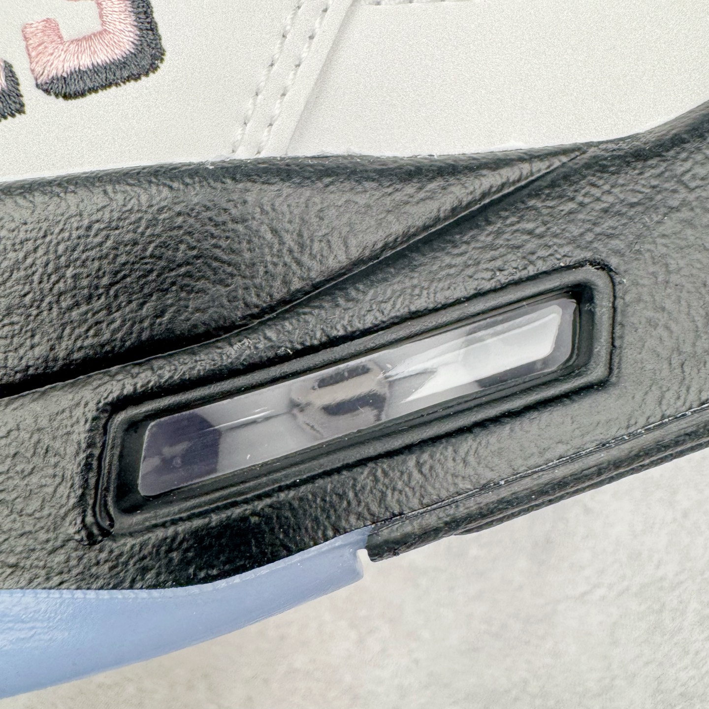 图片[20]-＃纯原 Air Jordan AJ5 OG 35周年 白粉黑HQ7978-102 SZ原厂全套原楦原纸板磨具开发 原厂皮料加持 原厂港宝加持定型后跟R度完美 同源原厂电绣 飞人针数密度立体效果一致 原厂拉帮手法 原厂配置纸衬高频鞋盒 原厂指令配双鞋带 原厂TPU网格鞋带扣 超高鞋面清洁度 最高QC检验标准 控制溢胶瑕疵 到手可放心比对发售原鞋 上脚百分百充正驾驭 尺码：40 40.5 41 42 42.5 43 44 44.5 45 46 47.5-选品中心