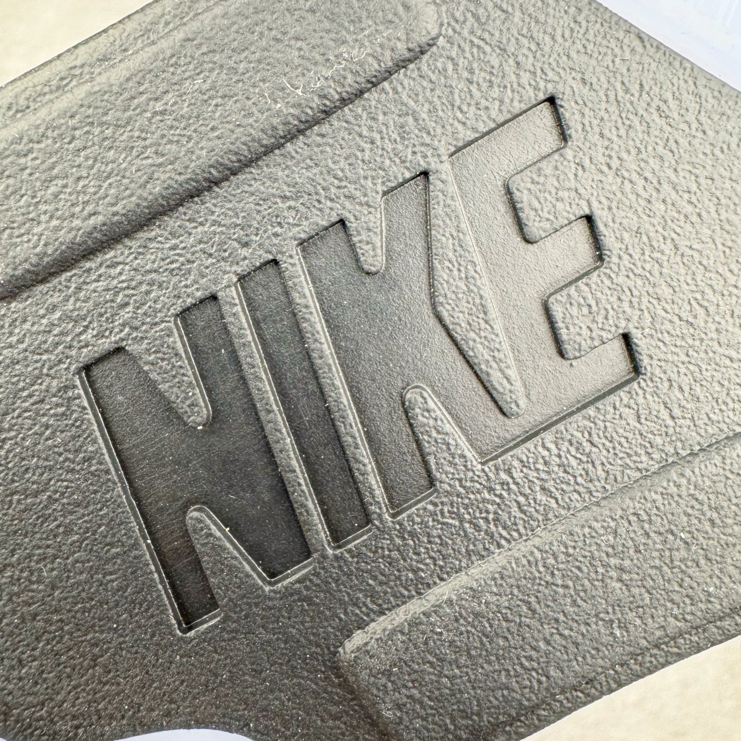 图片[22]-＃纯原 Air Jordan AJ5 OG 35周年 白粉黑HQ7978-102 SZ原厂全套原楦原纸板磨具开发 原厂皮料加持 原厂港宝加持定型后跟R度完美 同源原厂电绣 飞人针数密度立体效果一致 原厂拉帮手法 原厂配置纸衬高频鞋盒 原厂指令配双鞋带 原厂TPU网格鞋带扣 超高鞋面清洁度 最高QC检验标准 控制溢胶瑕疵 到手可放心比对发售原鞋 上脚百分百充正驾驭 尺码：40 40.5 41 42 42.5 43 44 44.5 45 46 47.5-选品中心