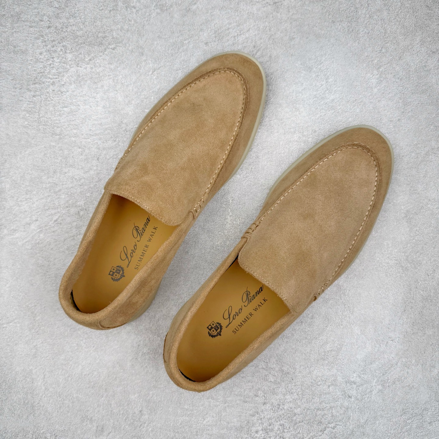 图片[3]-＃GD广顶 Loro Piana Tennis Walk Low 生活系列低帮复古百搭德训风休闲运动板鞋 意大利顶级奢侈品牌·诺悠翩雅 这款新款绒面革网球鞋采用超低帮设计 适合全年穿着 并具有防水性能 包边鞋底营造轻松迷人的色彩组合 将功能性与低调个性风格和谐融合 打造都市着装的理想鞋履选择 鞋跟处饰以Kummel色嵌片 柔软小牛皮鞋舌 压印LP徽标 棉质鞋带 材质：鞋面：牛剖层绒面革 鞋底：橡胶 衬里：牛皮革 尺码：37 38 39 40 41 42 43 44 45-选品中心