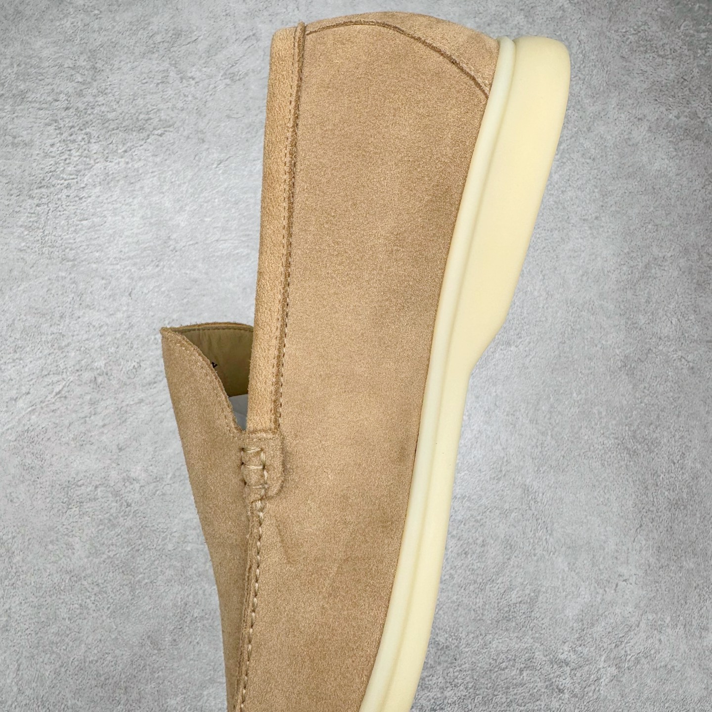 图片[7]-＃GD广顶 Loro Piana Tennis Walk Low 生活系列低帮复古百搭德训风休闲运动板鞋 意大利顶级奢侈品牌·诺悠翩雅 这款新款绒面革网球鞋采用超低帮设计 适合全年穿着 并具有防水性能 包边鞋底营造轻松迷人的色彩组合 将功能性与低调个性风格和谐融合 打造都市着装的理想鞋履选择 鞋跟处饰以Kummel色嵌片 柔软小牛皮鞋舌 压印LP徽标 棉质鞋带 材质：鞋面：牛剖层绒面革 鞋底：橡胶 衬里：牛皮革 尺码：37 38 39 40 41 42 43 44 45-选品中心