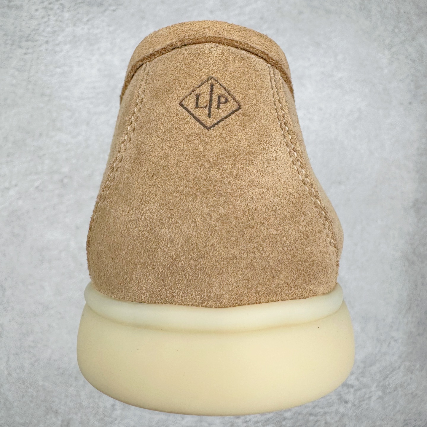 图片[8]-＃GD广顶 Loro Piana Tennis Walk Low 生活系列低帮复古百搭德训风休闲运动板鞋 意大利顶级奢侈品牌·诺悠翩雅 这款新款绒面革网球鞋采用超低帮设计 适合全年穿着 并具有防水性能 包边鞋底营造轻松迷人的色彩组合 将功能性与低调个性风格和谐融合 打造都市着装的理想鞋履选择 鞋跟处饰以Kummel色嵌片 柔软小牛皮鞋舌 压印LP徽标 棉质鞋带 材质：鞋面：牛剖层绒面革 鞋底：橡胶 衬里：牛皮革 尺码：37 38 39 40 41 42 43 44 45-选品中心