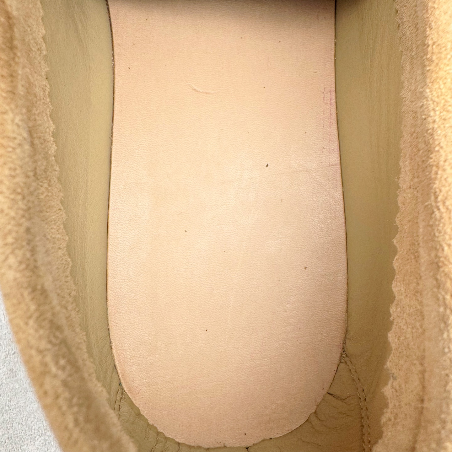 图片[10]-＃GD广顶 Loro Piana Tennis Walk Low 生活系列低帮复古百搭德训风休闲运动板鞋 意大利顶级奢侈品牌·诺悠翩雅 这款新款绒面革网球鞋采用超低帮设计 适合全年穿着 并具有防水性能 包边鞋底营造轻松迷人的色彩组合 将功能性与低调个性风格和谐融合 打造都市着装的理想鞋履选择 鞋跟处饰以Kummel色嵌片 柔软小牛皮鞋舌 压印LP徽标 棉质鞋带 材质：鞋面：牛剖层绒面革 鞋底：橡胶 衬里：牛皮革 尺码：37 38 39 40 41 42 43 44 45-选品中心