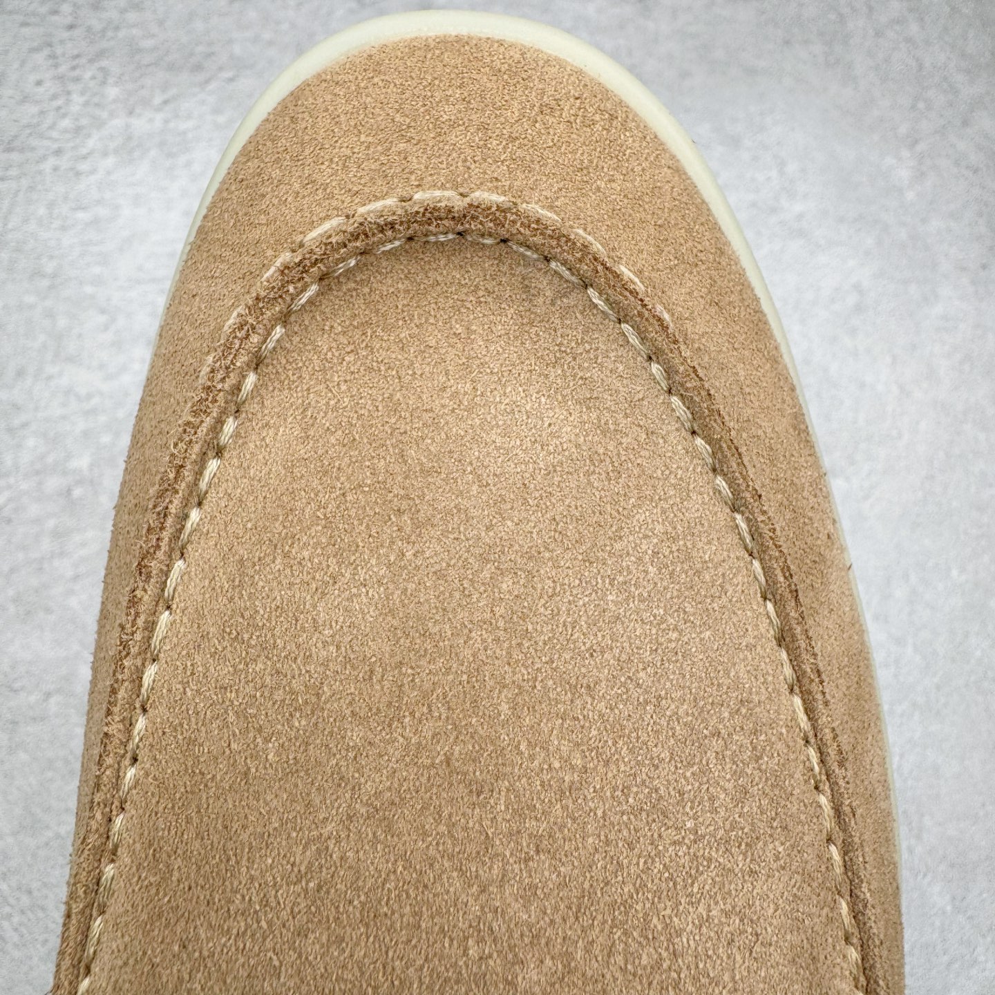 图片[13]-＃GD广顶 Loro Piana Tennis Walk Low 生活系列低帮复古百搭德训风休闲运动板鞋 意大利顶级奢侈品牌·诺悠翩雅 这款新款绒面革网球鞋采用超低帮设计 适合全年穿着 并具有防水性能 包边鞋底营造轻松迷人的色彩组合 将功能性与低调个性风格和谐融合 打造都市着装的理想鞋履选择 鞋跟处饰以Kummel色嵌片 柔软小牛皮鞋舌 压印LP徽标 棉质鞋带 材质：鞋面：牛剖层绒面革 鞋底：橡胶 衬里：牛皮革 尺码：37 38 39 40 41 42 43 44 45-选品中心