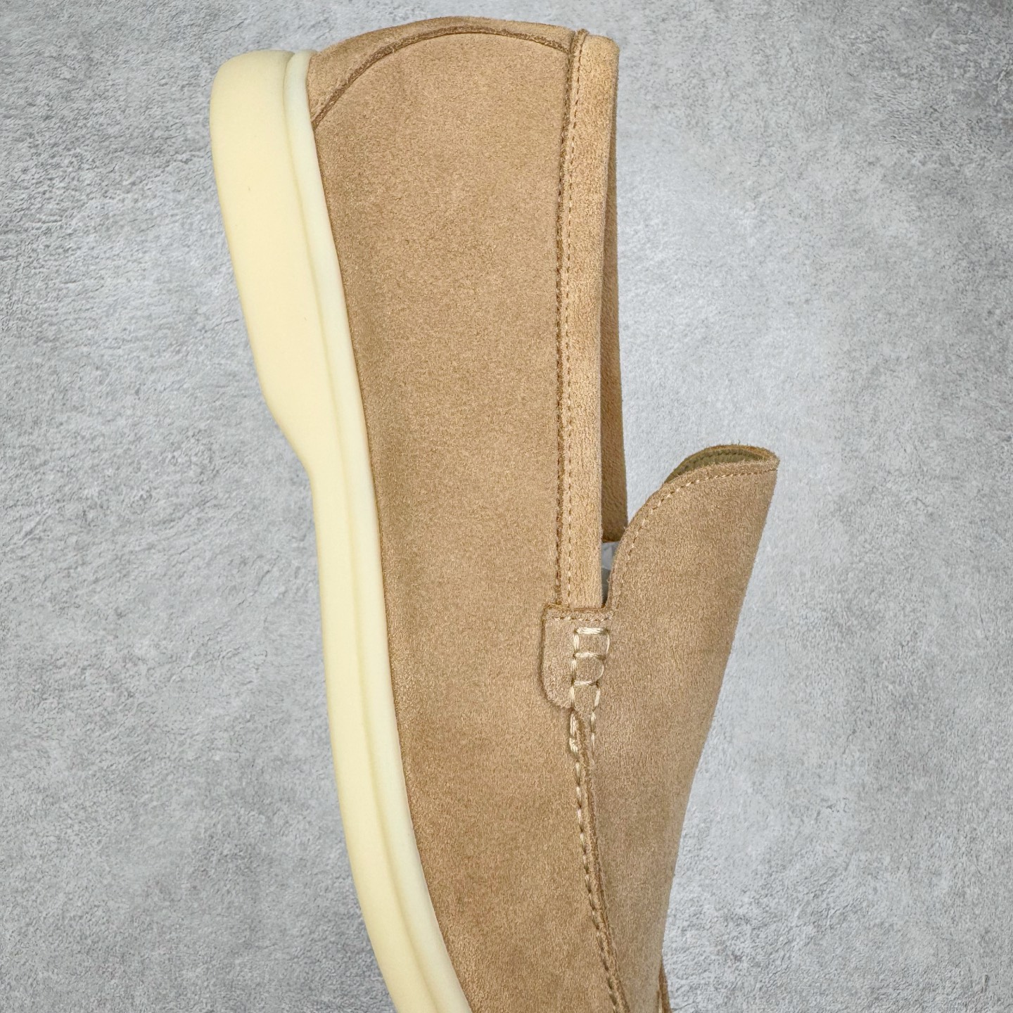 图片[6]-＃GD广顶 Loro Piana Tennis Walk Low 生活系列低帮复古百搭德训风休闲运动板鞋 意大利顶级奢侈品牌·诺悠翩雅 这款新款绒面革网球鞋采用超低帮设计 适合全年穿着 并具有防水性能 包边鞋底营造轻松迷人的色彩组合 将功能性与低调个性风格和谐融合 打造都市着装的理想鞋履选择 鞋跟处饰以Kummel色嵌片 柔软小牛皮鞋舌 压印LP徽标 棉质鞋带 材质：鞋面：牛剖层绒面革 鞋底：橡胶 衬里：牛皮革 尺码：37 38 39 40 41 42 43 44 45-选品中心