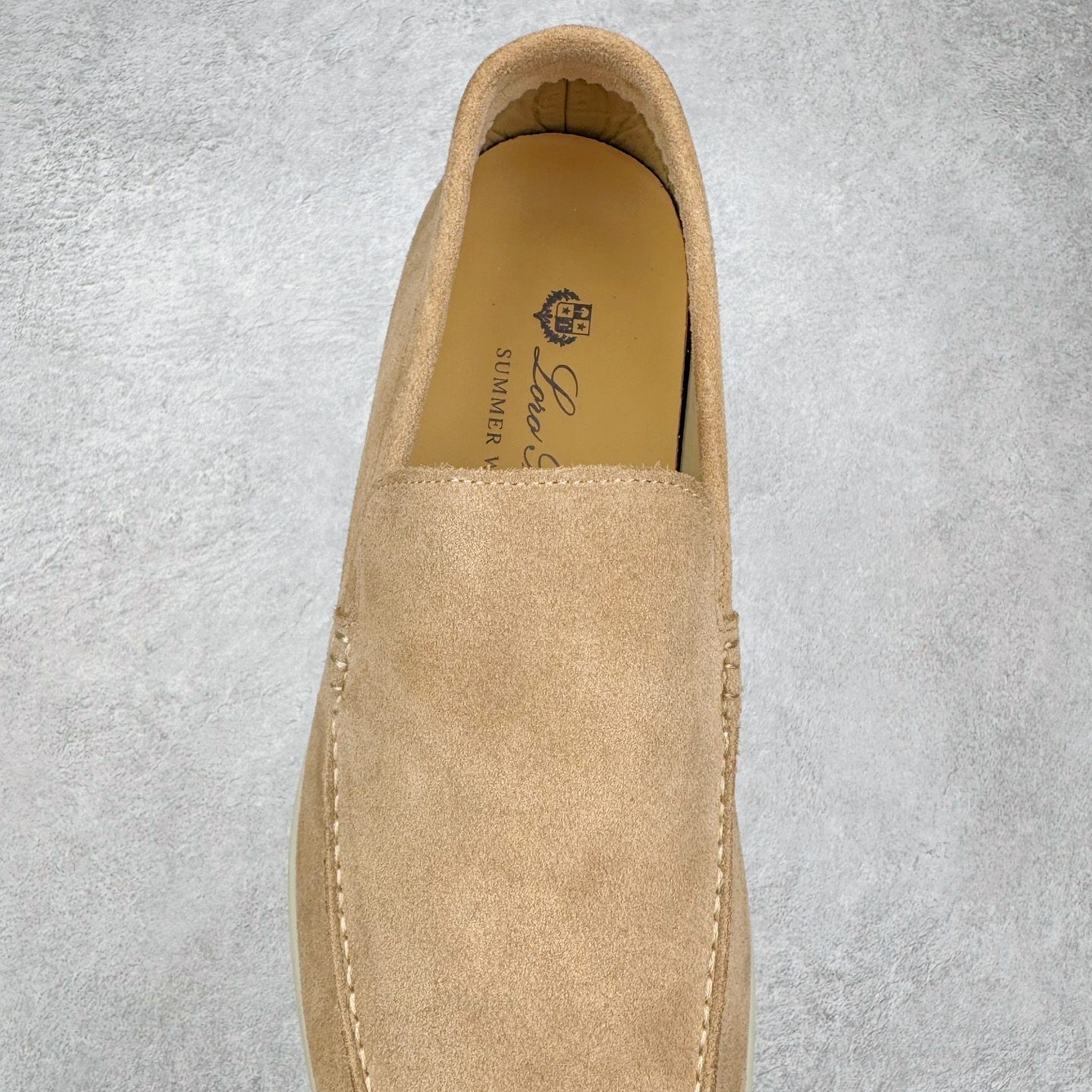 图片[5]-＃GD广顶 Loro Piana Tennis Walk Low 生活系列低帮复古百搭德训风休闲运动板鞋 意大利顶级奢侈品牌·诺悠翩雅 这款新款绒面革网球鞋采用超低帮设计 适合全年穿着 并具有防水性能 包边鞋底营造轻松迷人的色彩组合 将功能性与低调个性风格和谐融合 打造都市着装的理想鞋履选择 鞋跟处饰以Kummel色嵌片 柔软小牛皮鞋舌 压印LP徽标 棉质鞋带 材质：鞋面：牛剖层绒面革 鞋底：橡胶 衬里：牛皮革 尺码：37 38 39 40 41 42 43 44 45-选品中心