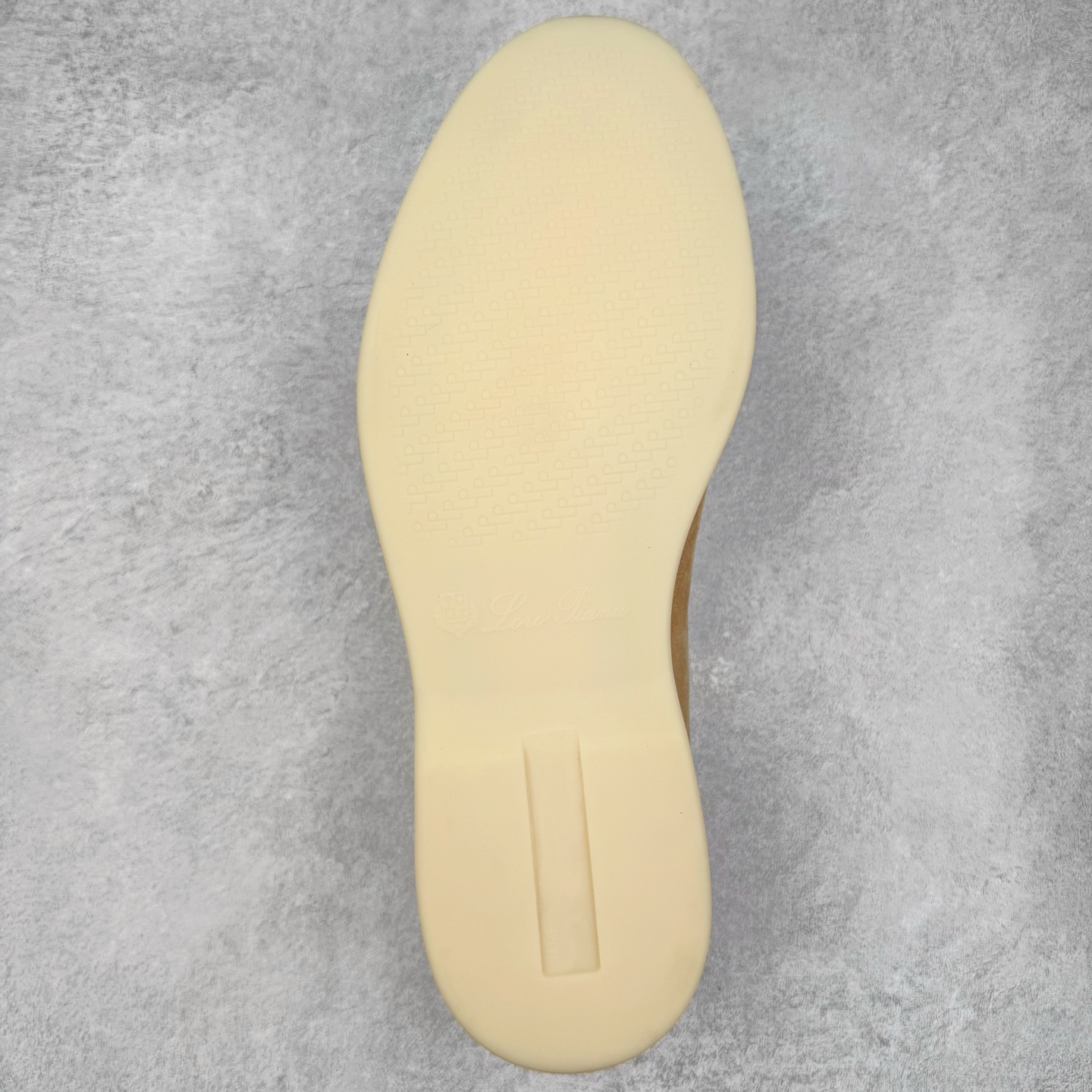 图片[9]-＃GD广顶 Loro Piana Tennis Walk Low 生活系列低帮复古百搭德训风休闲运动板鞋 意大利顶级奢侈品牌·诺悠翩雅 这款新款绒面革网球鞋采用超低帮设计 适合全年穿着 并具有防水性能 包边鞋底营造轻松迷人的色彩组合 将功能性与低调个性风格和谐融合 打造都市着装的理想鞋履选择 鞋跟处饰以Kummel色嵌片 柔软小牛皮鞋舌 压印LP徽标 棉质鞋带 材质：鞋面：牛剖层绒面革 鞋底：橡胶 衬里：牛皮革 尺码：37 38 39 40 41 42 43 44 45-选品中心