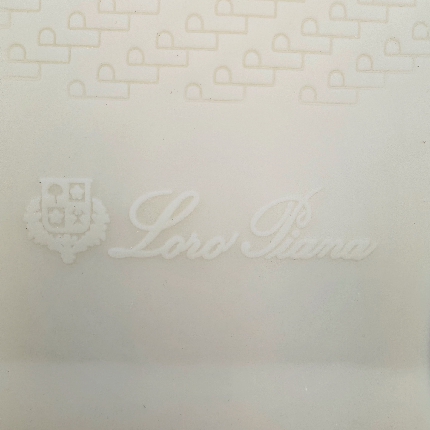 图片[18]-＃GD广顶 Loro Piana Tennis Walk Low 生活系列低帮复古百搭德训风休闲运动板鞋 意大利顶级奢侈品牌·诺悠翩雅 这款新款绒面革网球鞋采用超低帮设计 适合全年穿着 并具有防水性能 包边鞋底营造轻松迷人的色彩组合 将功能性与低调个性风格和谐融合 打造都市着装的理想鞋履选择 鞋跟处饰以Kummel色嵌片 柔软小牛皮鞋舌 压印LP徽标 棉质鞋带 材质：鞋面：牛剖层绒面革 鞋底：橡胶 衬里：牛皮革 尺码：37 38 39 40 41 42 43 44 45-选品中心