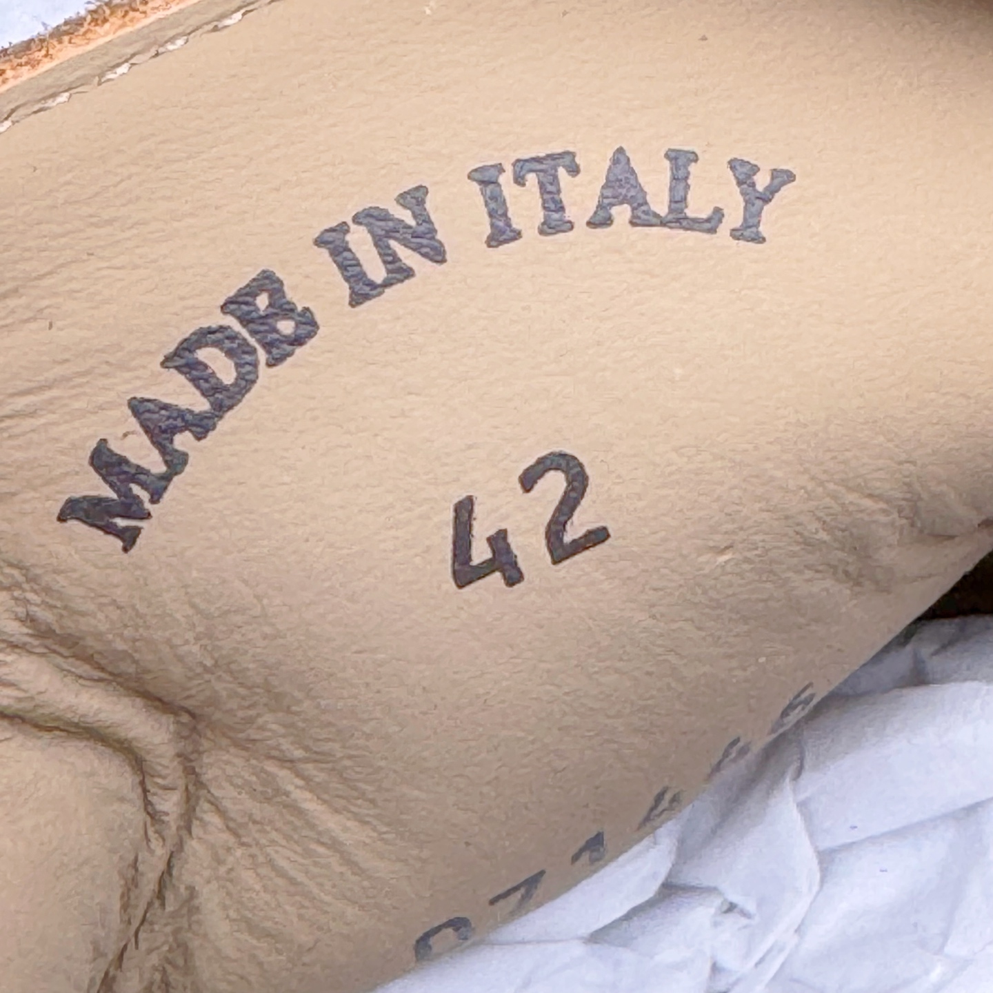 图片[11]-＃GD广顶 Loro Piana Tennis Walk Low 生活系列低帮复古百搭德训风休闲运动板鞋 意大利顶级奢侈品牌·诺悠翩雅 这款新款绒面革网球鞋采用超低帮设计 适合全年穿着 并具有防水性能 包边鞋底营造轻松迷人的色彩组合 将功能性与低调个性风格和谐融合 打造都市着装的理想鞋履选择 鞋跟处饰以Kummel色嵌片 柔软小牛皮鞋舌 压印LP徽标 棉质鞋带 材质：鞋面：牛剖层绒面革 鞋底：橡胶 衬里：牛皮革 尺码：37 38 39 40 41 42 43 44 45-选品中心