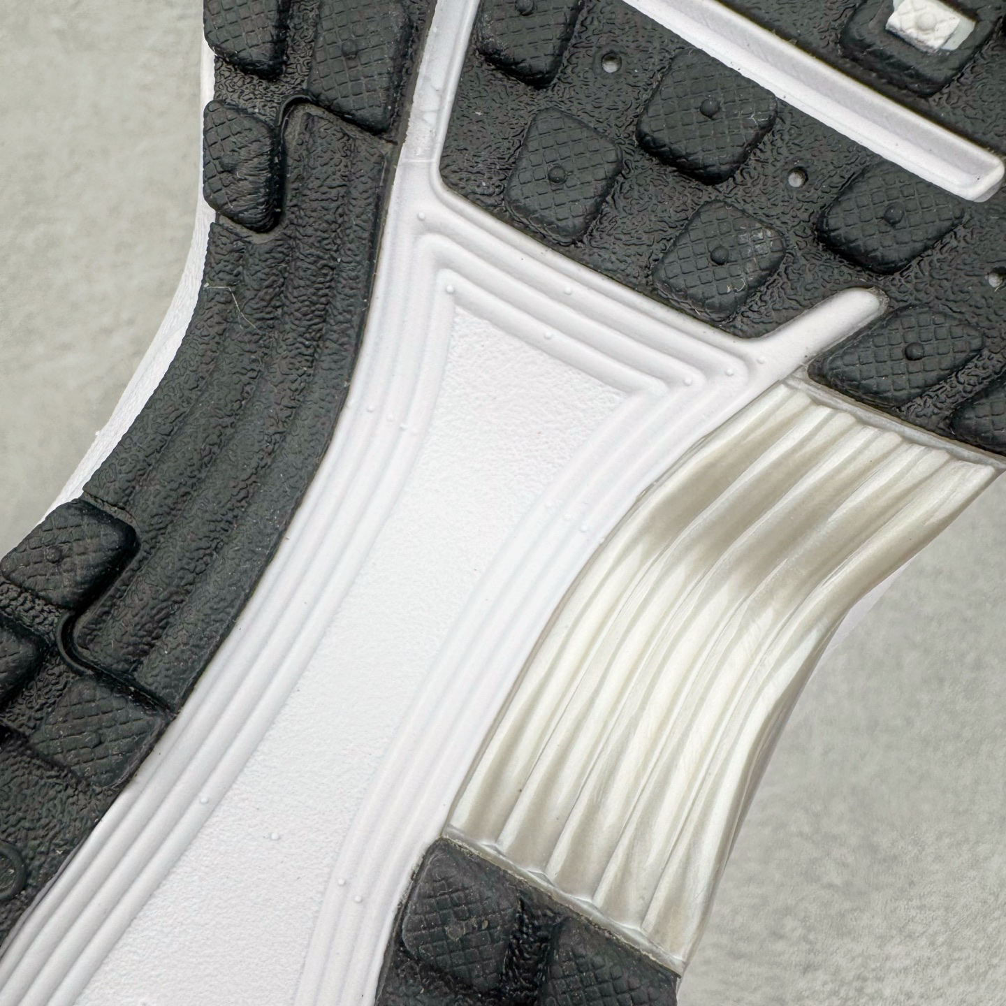 图片[20]-＃CS纯原 NK P-6000 系列低帮复古老爹风休闲运动舒适慢跑鞋 CD6404-107 购入原鞋原装纸板楦头开发 独家私模四层组合大底 市场唯一正确版本 良心定价 新配色陆续出货 进口三文治网面 融合 Pegasus 过往运动鞋设计 助力 21 世纪早期跑步运动跃升时尚新高度 采用透气网眼布、运动风格线条和耐穿覆面 兼具吸睛外观和舒适感受 中底泡绵以田径赛道为灵感 打造厚实设计 缔造出众缓震性能 尺码：36 36.5 37.5 38 38.5 39 40 40.5 41 42 42.5 43 44 44.5 45-选品中心