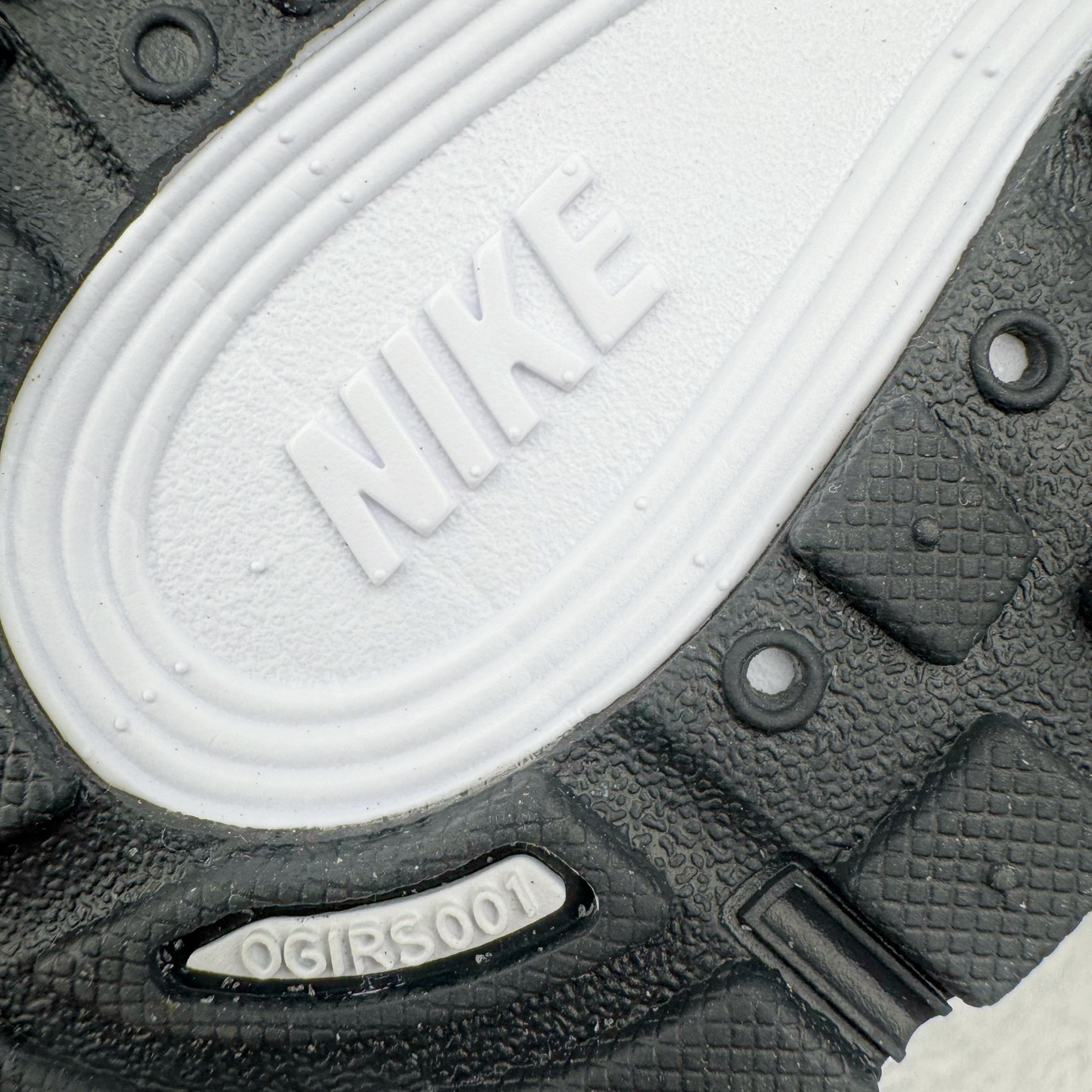 图片[21]-＃CS纯原 NK P-6000 系列低帮复古老爹风休闲运动舒适慢跑鞋 CD6404-107 购入原鞋原装纸板楦头开发 独家私模四层组合大底 市场唯一正确版本 良心定价 新配色陆续出货 进口三文治网面 融合 Pegasus 过往运动鞋设计 助力 21 世纪早期跑步运动跃升时尚新高度 采用透气网眼布、运动风格线条和耐穿覆面 兼具吸睛外观和舒适感受 中底泡绵以田径赛道为灵感 打造厚实设计 缔造出众缓震性能 尺码：36 36.5 37.5 38 38.5 39 40 40.5 41 42 42.5 43 44 44.5 45-选品中心