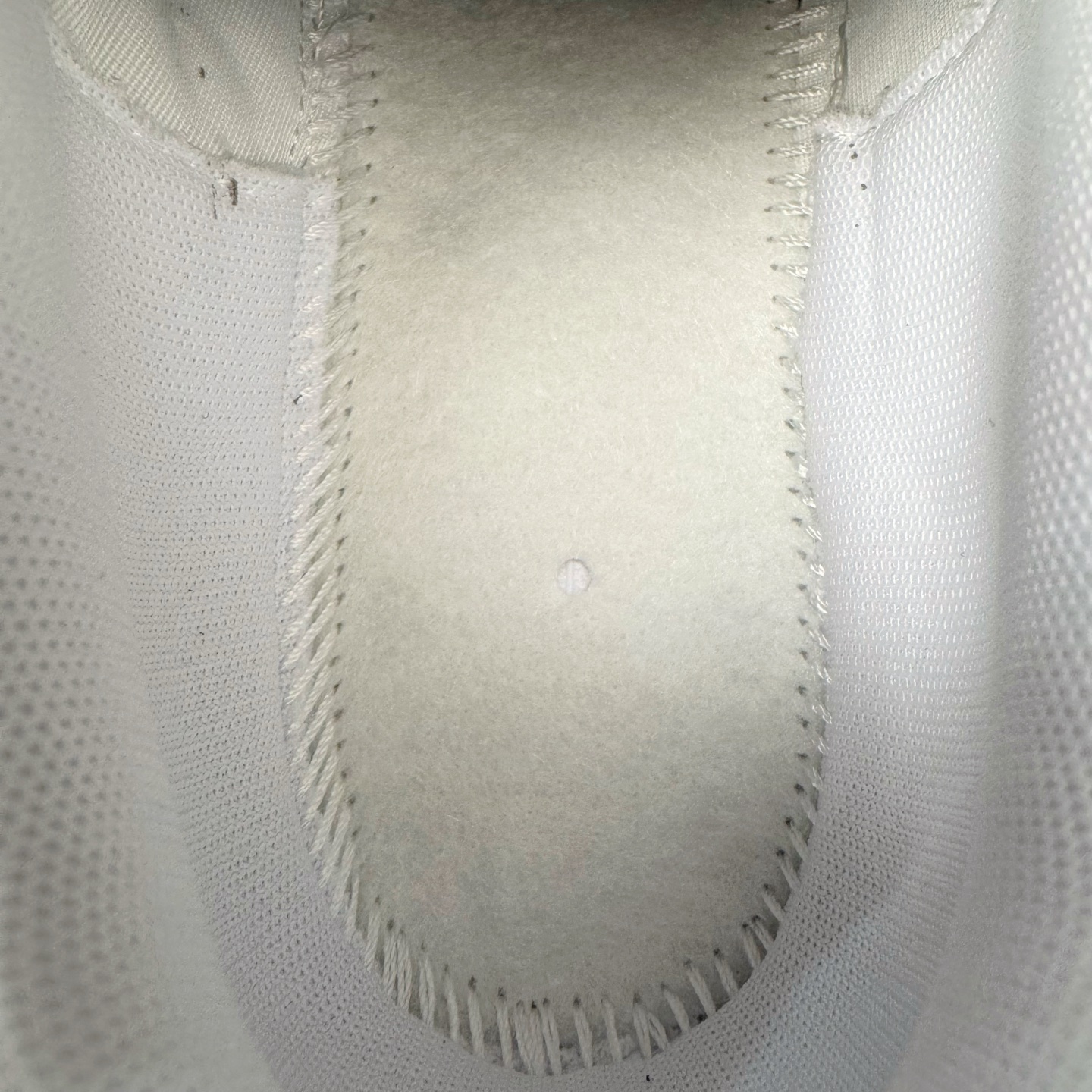 图片[11]-＃CS纯原 NK P-6000 系列低帮复古老爹风休闲运动舒适慢跑鞋 CD6404-107 购入原鞋原装纸板楦头开发 独家私模四层组合大底 市场唯一正确版本 良心定价 新配色陆续出货 进口三文治网面 融合 Pegasus 过往运动鞋设计 助力 21 世纪早期跑步运动跃升时尚新高度 采用透气网眼布、运动风格线条和耐穿覆面 兼具吸睛外观和舒适感受 中底泡绵以田径赛道为灵感 打造厚实设计 缔造出众缓震性能 尺码：36 36.5 37.5 38 38.5 39 40 40.5 41 42 42.5 43 44 44.5 45-选品中心