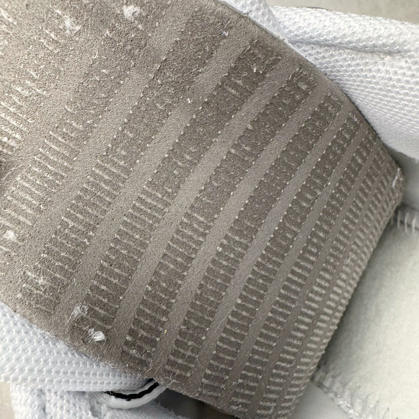 图片[10]-＃CS纯原 NK P-6000 系列低帮复古老爹风休闲运动舒适慢跑鞋 CD6404-107 购入原鞋原装纸板楦头开发 独家私模四层组合大底 市场唯一正确版本 良心定价 新配色陆续出货 进口三文治网面 融合 Pegasus 过往运动鞋设计 助力 21 世纪早期跑步运动跃升时尚新高度 采用透气网眼布、运动风格线条和耐穿覆面 兼具吸睛外观和舒适感受 中底泡绵以田径赛道为灵感 打造厚实设计 缔造出众缓震性能 尺码：36 36.5 37.5 38 38.5 39 40 40.5 41 42 42.5 43 44 44.5 45-选品中心