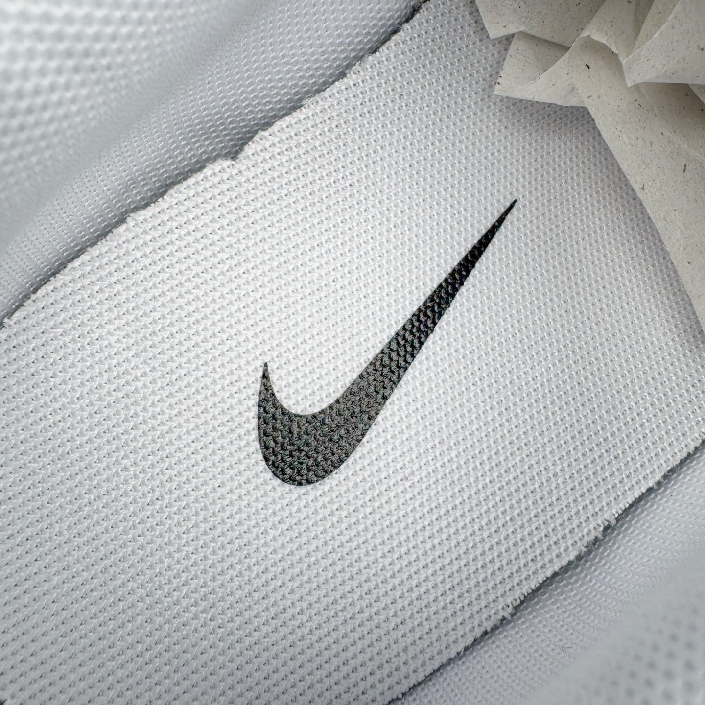 图片[13]-＃CS纯原 NK P-6000 系列低帮复古老爹风休闲运动舒适慢跑鞋 CD6404-107 购入原鞋原装纸板楦头开发 独家私模四层组合大底 市场唯一正确版本 良心定价 新配色陆续出货 进口三文治网面 融合 Pegasus 过往运动鞋设计 助力 21 世纪早期跑步运动跃升时尚新高度 采用透气网眼布、运动风格线条和耐穿覆面 兼具吸睛外观和舒适感受 中底泡绵以田径赛道为灵感 打造厚实设计 缔造出众缓震性能 尺码：36 36.5 37.5 38 38.5 39 40 40.5 41 42 42.5 43 44 44.5 45-选品中心