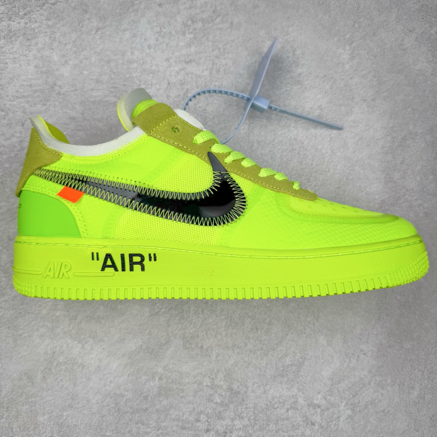 #福利特价 NK Air Force 1´07 Low 空军一号低帮百搭休闲运动板鞋 柔软、弹性十足的缓震性能和出色的中底设计 横跨复古与现代的外型结合 造就出风靡全球 三十多年的Force 1 直到今天还深受青睐 尺码:36 36.5 37.5 38 38.5 39 40 40.5 41 42 42.5 43 44 44.5 45-选品中心