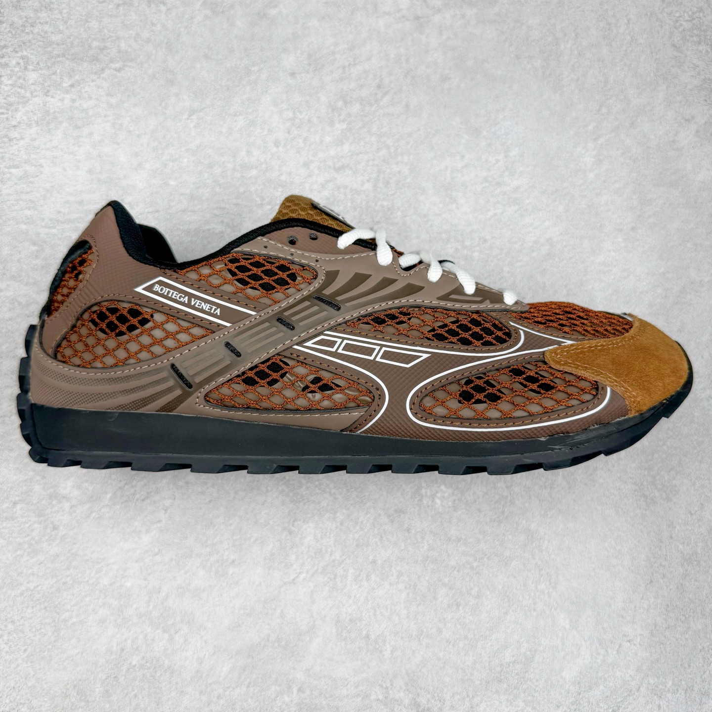 BOTTEGA VENETA Orbit Runner BV葆蝶家时尚休闲王一博同款老爹鞋运动鞋 原版开发 一比一打造 相似度百分之99以上 市场一梯队级别品质 区别市场任何标文顶级品质版本 采用轻质科技网布面料 搭配几何图案设计橡胶外底 王炸系列 高版本 认准套包工艺 实际增高很多哦 还是一样显腿细非常nice 耐玩耐造 对标对版 套包鞋工艺 认准高版本 大底选用拼色TPU大底 配置原版包装 尺码：35 36 37 38 39 40 41 42 43 44 45-选品中心