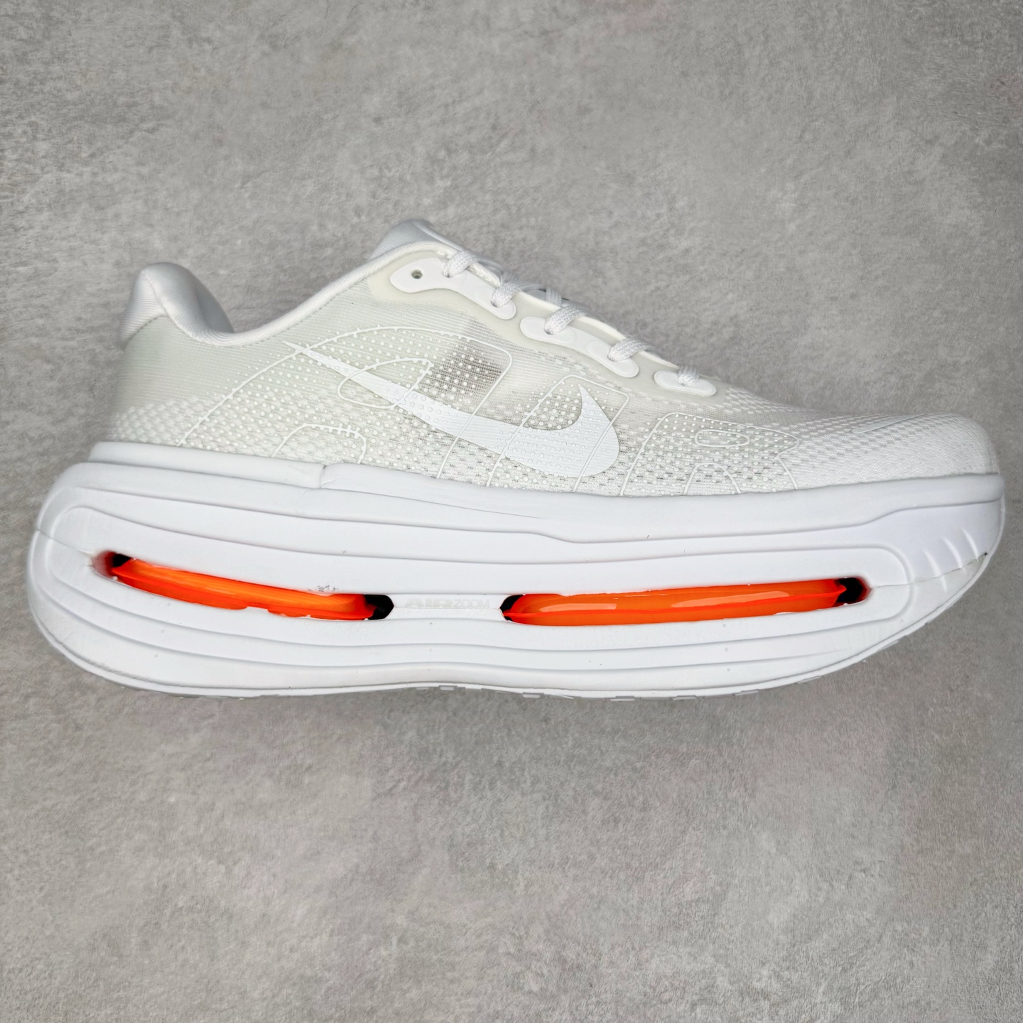 NK Vomero Premium 时尚舒适 网布防滑耐磨 低帮跑步鞋 HQ2050-533 实拍调校N版已经零色差零失真 百分百还原实物色彩所见即所得 不存在货不对板色差等低级问题 选购参考实物拍摄 不混卖不参货 只用心做好货严格选品 承诺混一赔十 尺码：36 36.5 37.5 38 38.5 39 40 40.5 41 42 42.5 43 44 44.5 45-选品中心