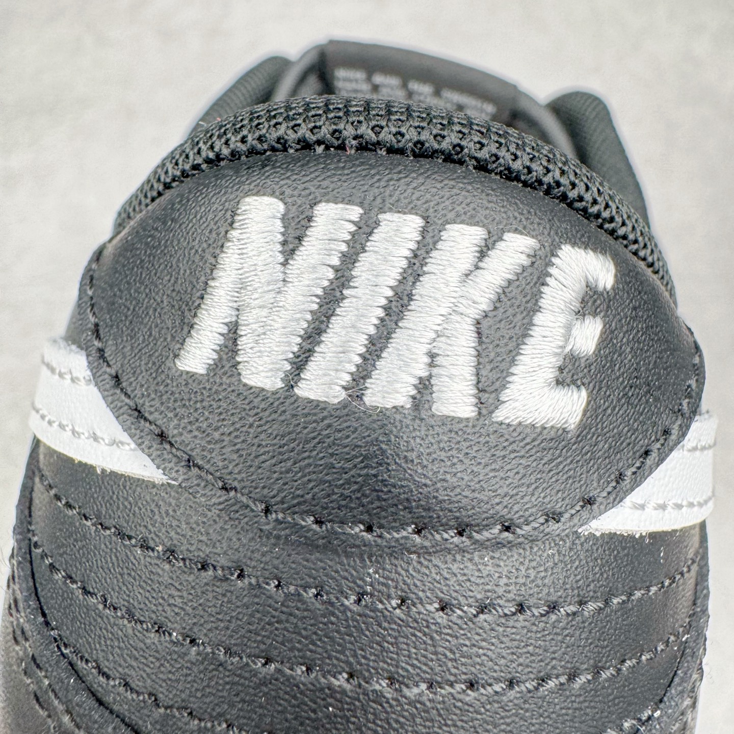 图片[15]-＃YC纯原 NK Dunk Low 黑武士 HF5441-100 经典鞋型以纯粹黑魂降临，大面积的深邃黑，是沉稳内敛的底蕴；凌厉的白色 Swoosh，是冲破界限的锋芒。「TIME」 字样分列鞋侧与后跟，打破单调，赋予绝对力量——这就是你的潮流坐标点。简约配色塑造百搭经典，独有印记宣告个性身份。定制系列天花板 无原鞋不开发 全系列得物原鞋一比一校对开发 配色持续更新中 终端对接 优势输出 全套原厂楦头原纸板数据档案倾力打造 原汁原味莞产 极致还原 圈内最强针车工艺 高端零售指定版 广东原厂配套原盒原标 鞋盒分三个尺码段 原厂冲刀 超高清洁度 全鞋零毛边皮料切割 采用原厂百宏鞋带以及原厂百宏织唛舌标 内标可供原厂几率过验 进口原装条纹中底布 四线拉帮白色点胶 原厂拉帮手法遵循公司 原厂电绣 极致还原 尺码：36 36.5 37.5 38 38.5 39 40 40.5 41 42 42.5 43 44 44.5 45 46-选品中心