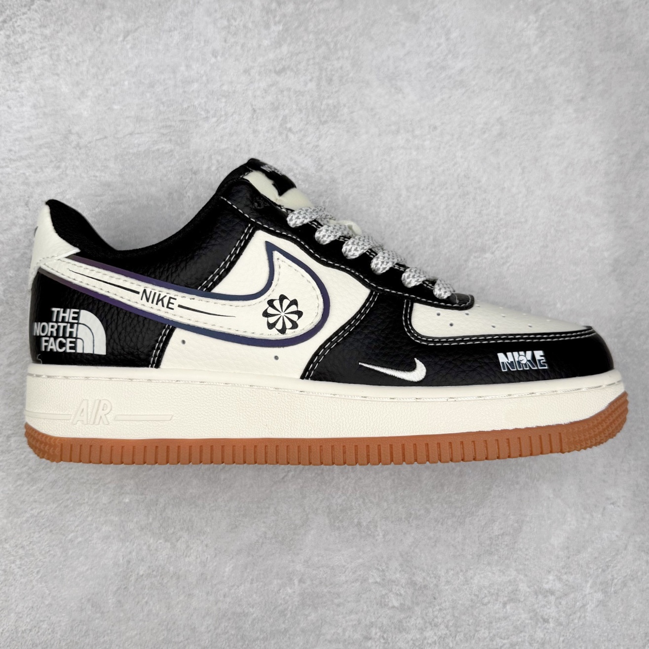 NK Air Force 1´07 Low 空军一号低帮百搭休闲运动板鞋 SM6188-114 柔软、弹性十足的缓震性能和出色的中底设计 横跨复古与现代的外型结合 造就出风靡全球 三十多年的Force 1 直到今天还深受青睐 实拍调校N版已经零色差零失真 百分百还原实物色彩所见即所得 不存在货不对板色差等低级问题 选购参考实物拍摄 不混卖不参货 只用心做好货严格选品 承诺混一赔十 尺码：36 36.5 37.5 38 38.5 39 40 40.5 41 42 42.5 43 44 44.5 45-选品中心