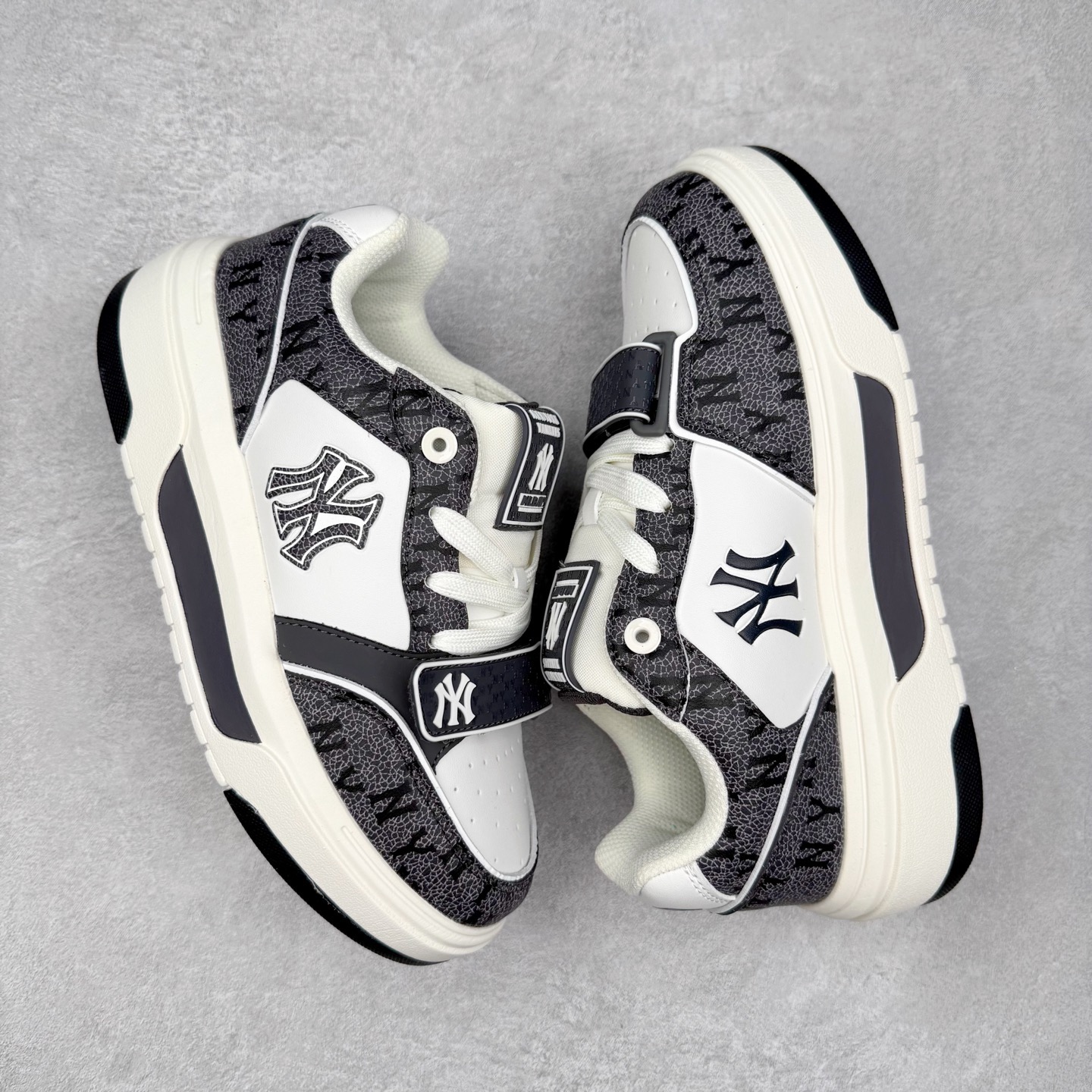 图片[9]-MLB Chunky Liner Basic 复古印花学长鞋系列低帮轻量增高厚底百搭休闲运动慢跑鞋板鞋 Korea韩国联名NY美国榄球纽约洋基队限定 韩国代购专供 全套原楦原纸板原厂数据开发 正确中底拉帮中底网布细节 平台代购专供 左脚内置芯片 韩国代购吊牌标贴 独家一比一RB+MD组合大底 高频后跟小人Logo精准对位立体饱满 正确网布加超迁鞋面 转印中底走线紧密 转印Logo工艺表层防刮不掉色 尺码：35 36 36.5 37.5 38 38.5 39 40 40.5 41 42 42.5 43 44 45-选品中心