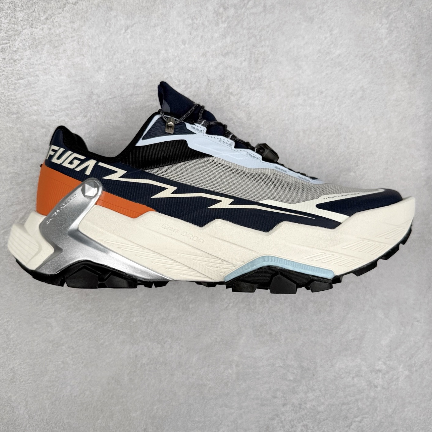 凯乐石 KAILAS FUGA DU 2 时尚百搭网布橡胶TPU减震防滑耐磨透气低帮越野跑步鞋 KAILAS凯乐石品牌是全球三大全系攀登品牌之一，于2003年创立于中国广州，致力于为有攀登梦想的户外运动员及爱好者，研发制造功能性专业装备，满足他们在极限环境下安全舒适的需求，凯乐石专注于科技面料的开发及专业功能设计，产品线覆盖登山、攀岩、徒步、越野跑山、露营、旅行等多项户外运动，通过运动员的测试反馈，不断进化迭代，产品荣获国内外大奖71座，发明专利21个，更突破性的自主研发攀登器械，打造出中国的攀登硬实力。实拍调校N版已经零色差零失真 百分百还原实物色彩所见即所得 不存在货不对板色差等低级问题 选购参考实物拍摄 不混卖不参货 只用心做好货严格选品 承诺混一赔十 尺码：36 36.5 37.5 38 38.5 39 40 40.5 41 42 42.5 43 44 44.5 45-选品中心