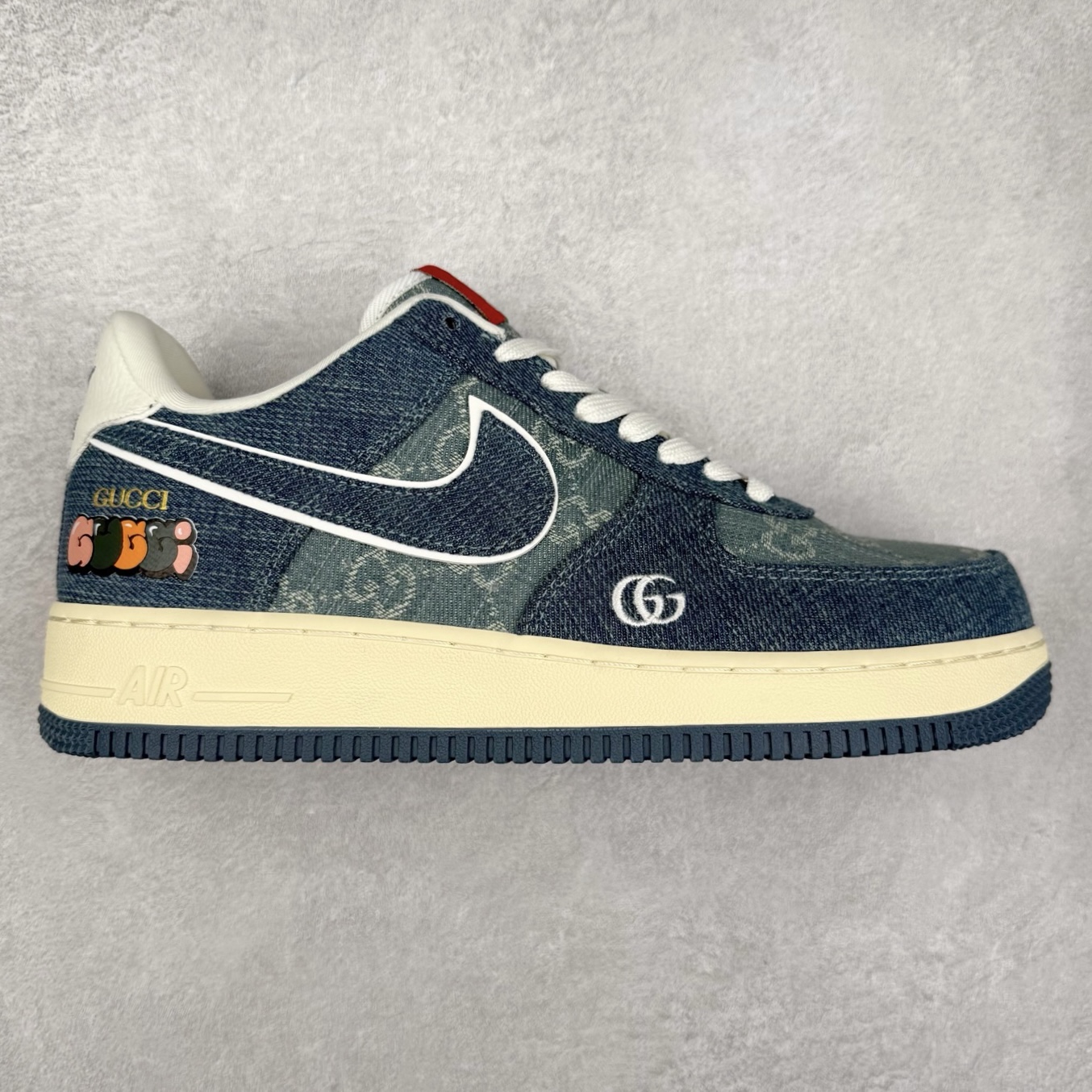 NK Air Force 1´07 Low 空军一号低帮百搭休闲运动板鞋 SC0601-561 柔软、弹性十足的缓震性能和出色的中底设计 横跨复古与现代的外型结合 造就出风靡全球 三十多年的Force 1 直到今天还深受青睐 实拍调校N版已经零色差零失真 百分百还原实物色彩所见即所得 不存在货不对板色差等低级问题 选购参考实物拍摄 不混卖不参货 只用心做好货严格选品 承诺混一赔十 尺码：36 36.5 37.5 38 38.5 39 40 40.5 41 42 42.5 43 44 44.5 45-选品中心