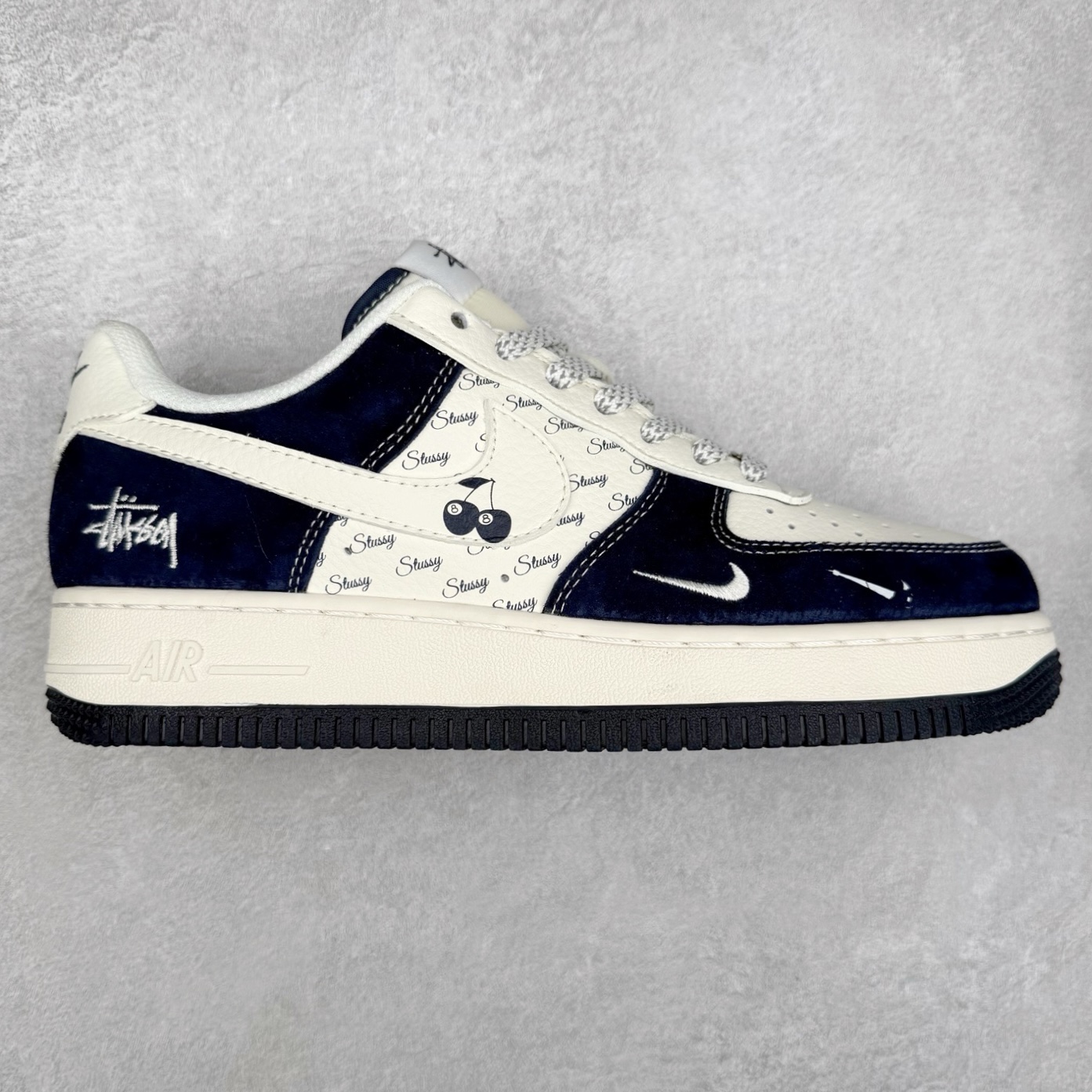 NK Air Force 1´07 Low 空军一号低帮百搭休闲运动板鞋 SM6188-673 柔软、弹性十足的缓震性能和出色的中底设计 横跨复古与现代的外型结合 造就出风靡全球 三十多年的Force 1 直到今天还深受青睐 实拍调校N版已经零色差零失真 百分百还原实物色彩所见即所得 不存在货不对板色差等低级问题 选购参考实物拍摄 不混卖不参货 只用心做好货严格选品 承诺混一赔十 尺码：36 36.5 37.5 38 38.5 39 40 40.5 41 42 42.5 43 44 44.5 45-选品中心