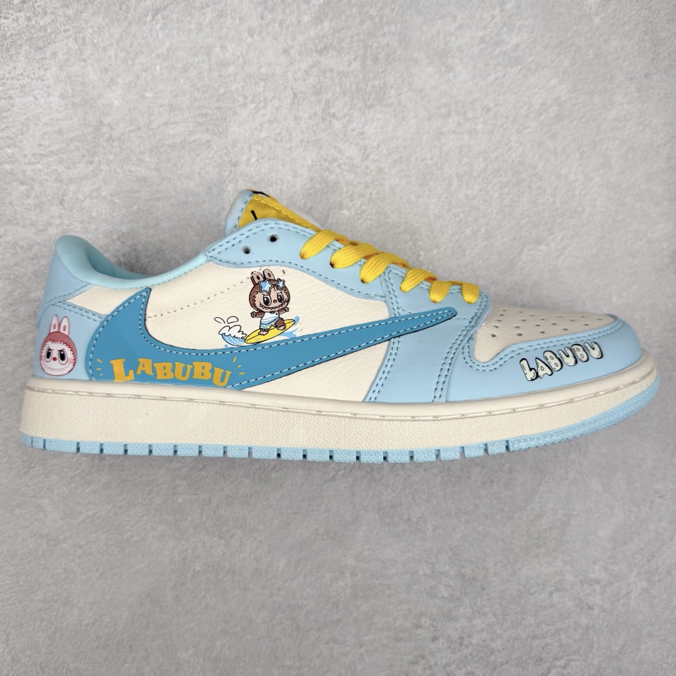 TS x Air Jordan AJ1 Low 倒钩低帮联名定制配色 LD2028-054 原厂内置气垫魔块 A模大底 头层小牛皮 鞋舌AJ原厂专用牛津布+AJ专用反口珍珠布+原厂无杂质高弹内里海棉+特殊封边弹力鞋带 实拍调校N版已经零色差零失真 百分百还原实物色彩所见即所得 不存在货不对板色差等低级问题 选购参考实物拍摄 不混卖不参货 只用心做好货严格选品 承诺混一赔十 尺码：36 36.5 37.5 38 38.5 39 40 40.5 41 42 42.5 43 44 44.5 45-选品中心