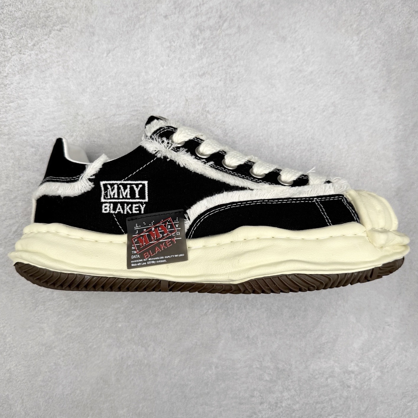 ＃原厂 MMY/Maison MIHARA YASUHIRO Wayne Original Sole Leather Low Sneaker贝壳头版变形溶解雪糕底低帮百搭休闲运动板鞋 余文乐挚爱单品 复古溶解风 日本概念时装设计师･三原康裕品牌广东原产 原楦原纸版开发楦型 全新开发双模一次发泡点位气孔EVA中底 底部嵌入组合RB橡胶耐磨大底 采用全粒面头层皮革鞋面材质 正确织麦及包装盒 清晰后跟电绣LOGO 注意区别普通版本‼️尺码：35-45 偏大一码-选品中心