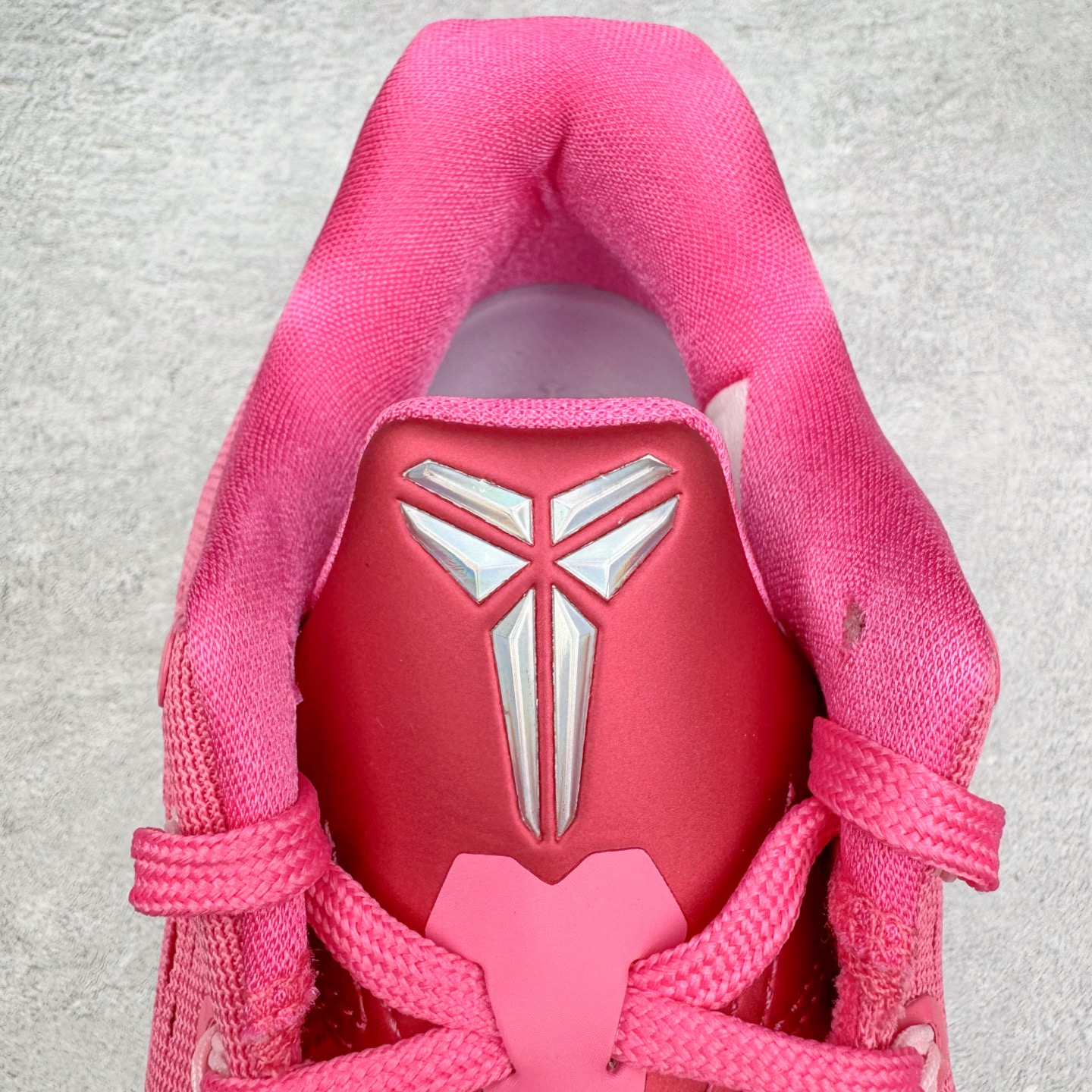 图片[14]-＃S2纯原 Nike Kobe 9 Low EM Think Pink PE 科比九代舒适减震防滑低帮篮球鞋 粉色 HQ4995-600 React科技鞋垫加持 实战配置直接拉满 原楦纸板开发 鞋身流线型、后跟塑形 区分土肥圆 原厂针织鞋面一针一线匹配原版 全身鞋材卡料色独家定制 唯一万针立体刺绣SWOOSH 真实底模最大48.5 实战利器 专供海外市场 尺码：40 40.5 41 42 42.5 43 44 44.5 45 46 47.5 48.5 （脚宽、脚胖 建议买大半码）-选品中心