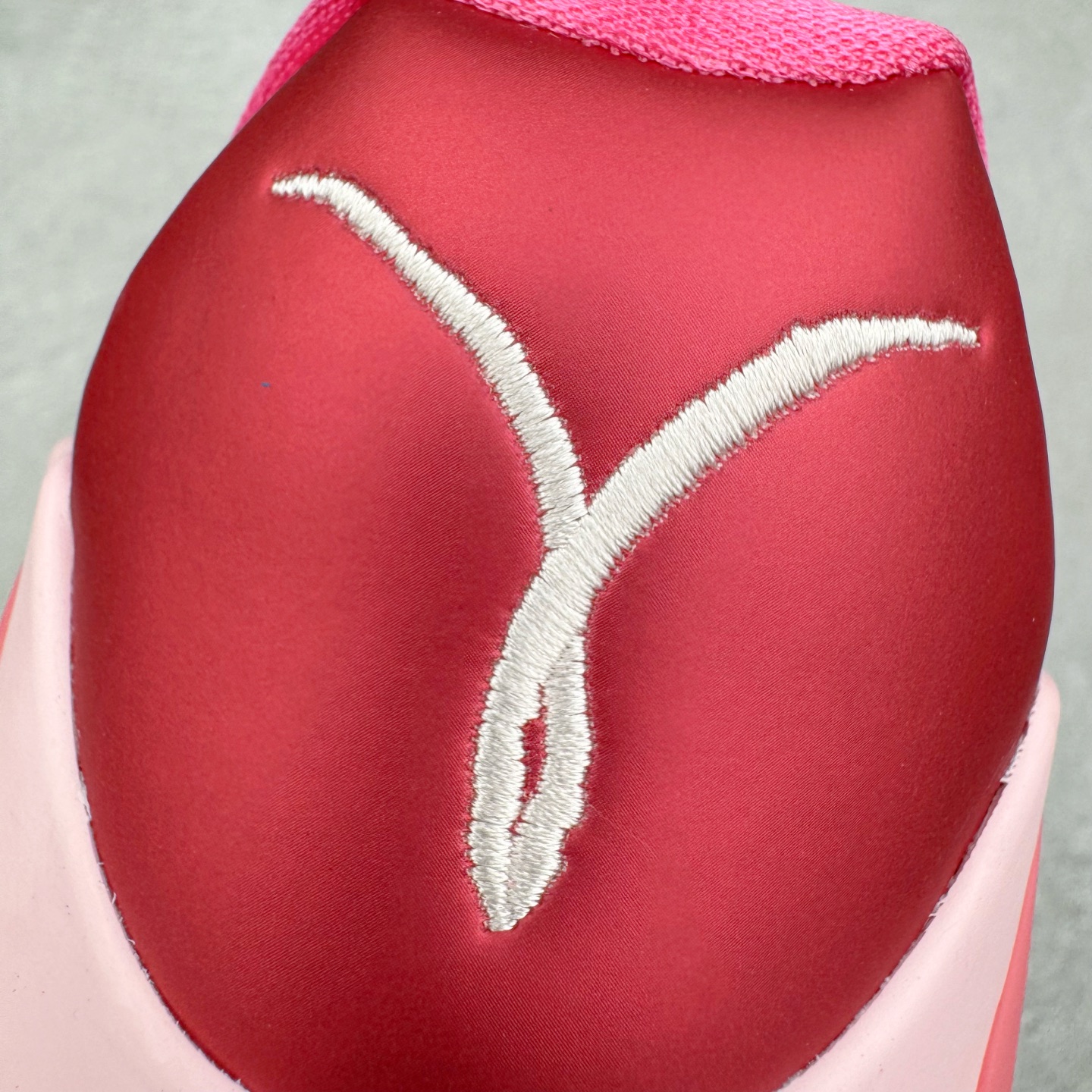 图片[11]-＃S2纯原 Nike Kobe 9 Low EM Think Pink PE 科比九代舒适减震防滑低帮篮球鞋 粉色 HQ4995-600 React科技鞋垫加持 实战配置直接拉满 原楦纸板开发 鞋身流线型、后跟塑形 区分土肥圆 原厂针织鞋面一针一线匹配原版 全身鞋材卡料色独家定制 唯一万针立体刺绣SWOOSH 真实底模最大48.5 实战利器 专供海外市场 尺码：40 40.5 41 42 42.5 43 44 44.5 45 46 47.5 48.5 （脚宽、脚胖 建议买大半码）-选品中心