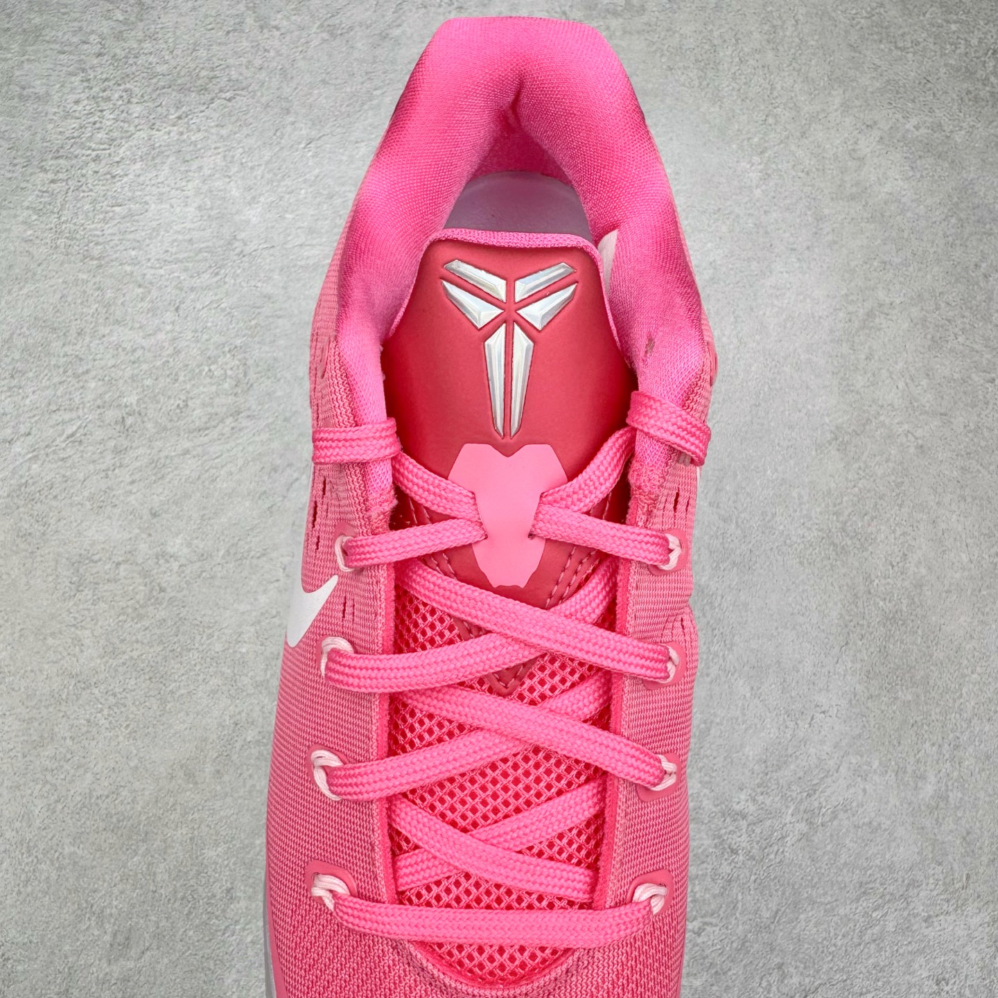 图片[5]-＃S2纯原 Nike Kobe 9 Low EM Think Pink PE 科比九代舒适减震防滑低帮篮球鞋 粉色 HQ4995-600 React科技鞋垫加持 实战配置直接拉满 原楦纸板开发 鞋身流线型、后跟塑形 区分土肥圆 原厂针织鞋面一针一线匹配原版 全身鞋材卡料色独家定制 唯一万针立体刺绣SWOOSH 真实底模最大48.5 实战利器 专供海外市场 尺码：40 40.5 41 42 42.5 43 44 44.5 45 46 47.5 48.5 （脚宽、脚胖 建议买大半码）-选品中心