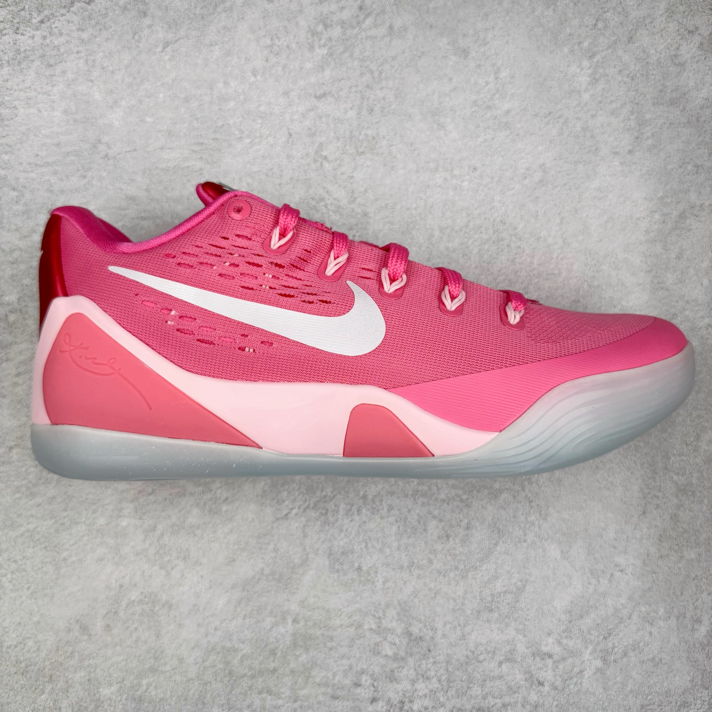 ＃S2纯原 Nike Kobe 9 Low EM Think Pink PE 科比九代舒适减震防滑低帮篮球鞋 粉色 HQ4995-600 React科技鞋垫加持 实战配置直接拉满 原楦纸板开发 鞋身流线型、后跟塑形 区分土肥圆 原厂针织鞋面一针一线匹配原版 全身鞋材卡料色独家定制 唯一万针立体刺绣SWOOSH 真实底模最大48.5 实战利器 专供海外市场 尺码：40 40.5 41 42 42.5 43 44 44.5 45 46 47.5 48.5 （脚宽、脚胖 建议买大半码）-选品中心