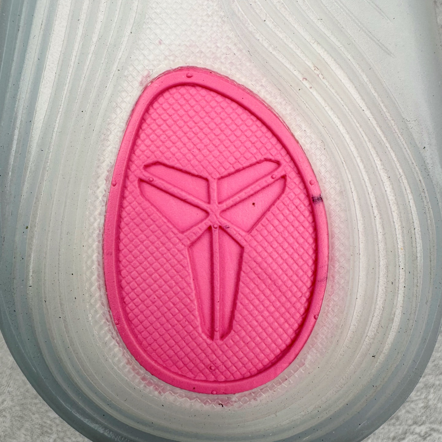 图片[19]-＃S2纯原 Nike Kobe 9 Low EM Think Pink PE 科比九代舒适减震防滑低帮篮球鞋 粉色 HQ4995-600 React科技鞋垫加持 实战配置直接拉满 原楦纸板开发 鞋身流线型、后跟塑形 区分土肥圆 原厂针织鞋面一针一线匹配原版 全身鞋材卡料色独家定制 唯一万针立体刺绣SWOOSH 真实底模最大48.5 实战利器 专供海外市场 尺码：40 40.5 41 42 42.5 43 44 44.5 45 46 47.5 48.5 （脚宽、脚胖 建议买大半码）-选品中心