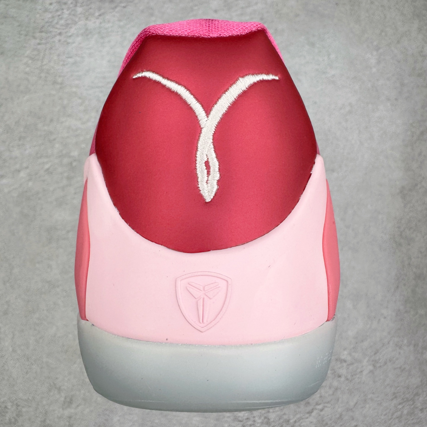 图片[8]-＃S2纯原 Nike Kobe 9 Low EM Think Pink PE 科比九代舒适减震防滑低帮篮球鞋 粉色 HQ4995-600 React科技鞋垫加持 实战配置直接拉满 原楦纸板开发 鞋身流线型、后跟塑形 区分土肥圆 原厂针织鞋面一针一线匹配原版 全身鞋材卡料色独家定制 唯一万针立体刺绣SWOOSH 真实底模最大48.5 实战利器 专供海外市场 尺码：40 40.5 41 42 42.5 43 44 44.5 45 46 47.5 48.5 （脚宽、脚胖 建议买大半码）-选品中心